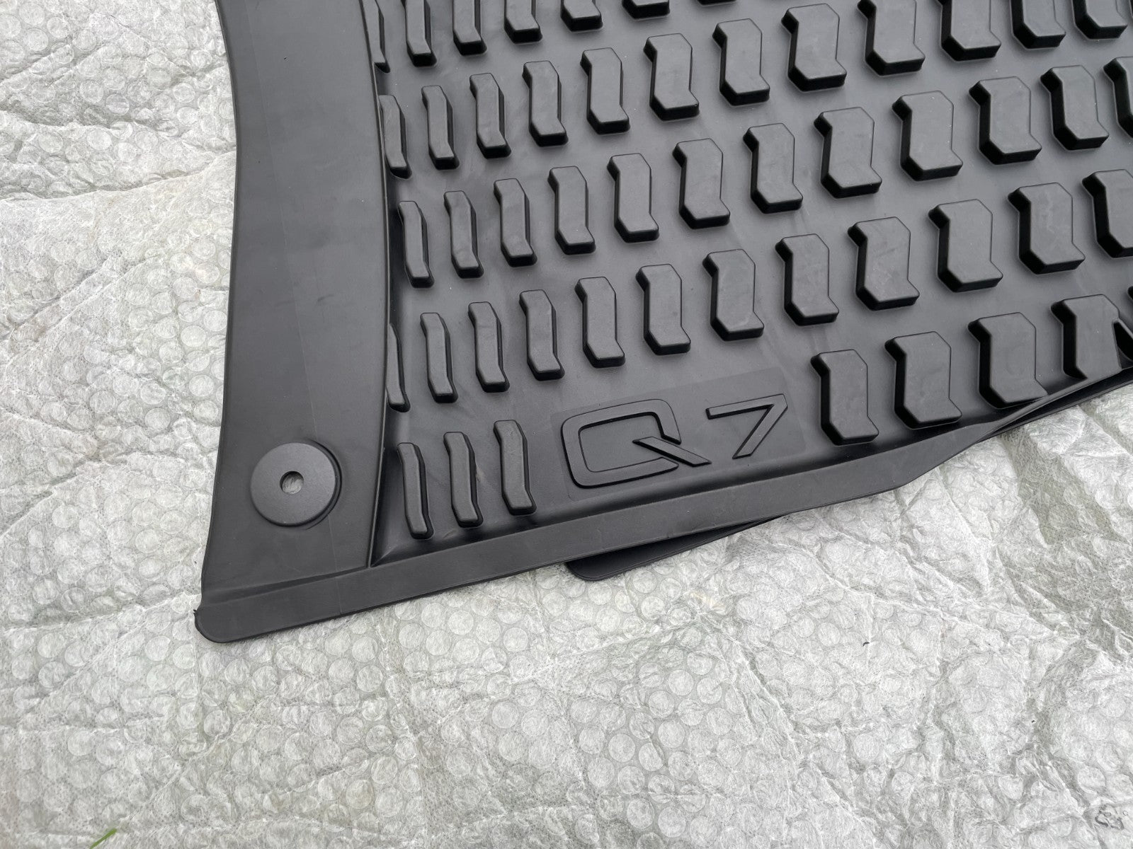 Audi Q7 Gummimatten Gummifußmatten vorne NEU OVP 4L10615010411