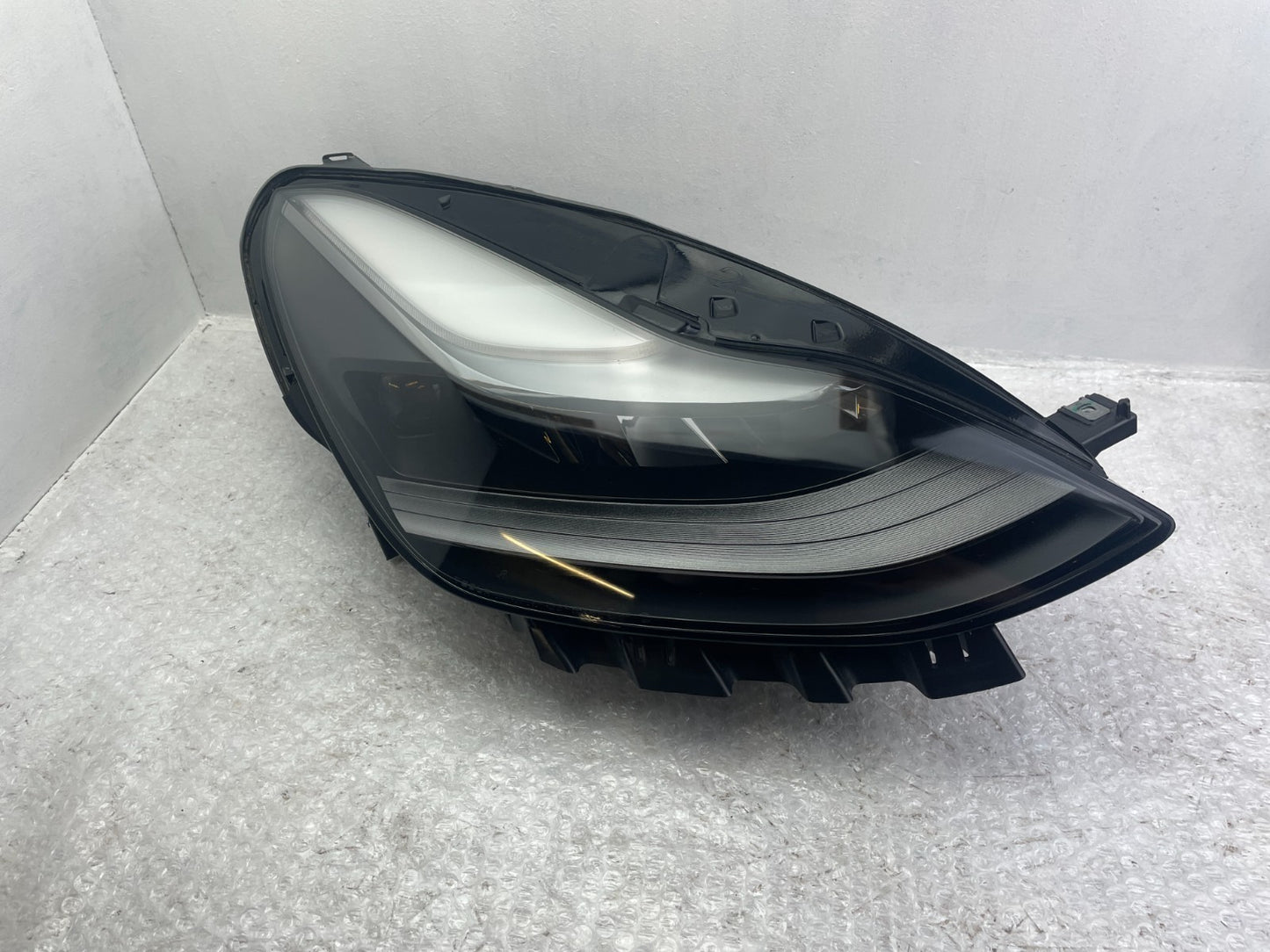 Original Tesla Model 3 LED Scheinwerfer rechts 1514953-00-D0