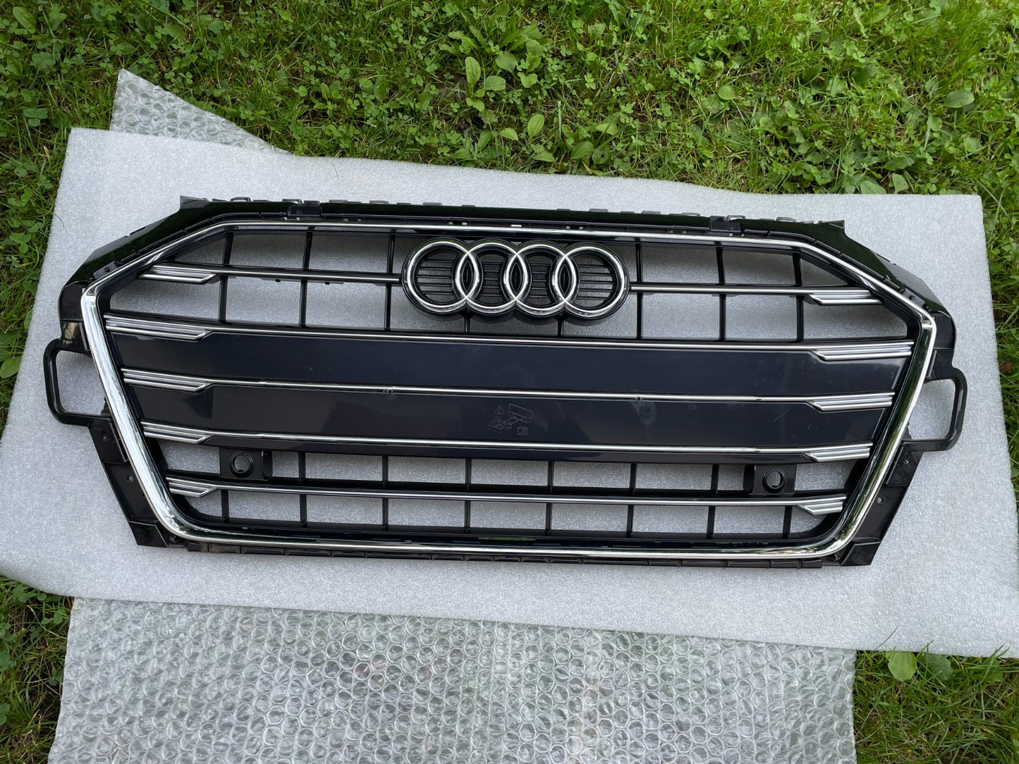 Original Audi A4 B9 8W Kühlergrill Frontgrill Gitter Grill 8W0853654DF0