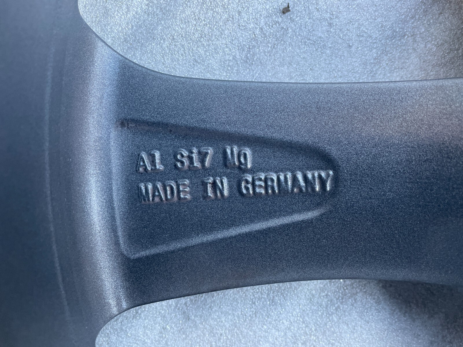 1x Audi A4 A5 Alufelge Rotor Design 8,5x19 Zoll / 8W0601025CG5