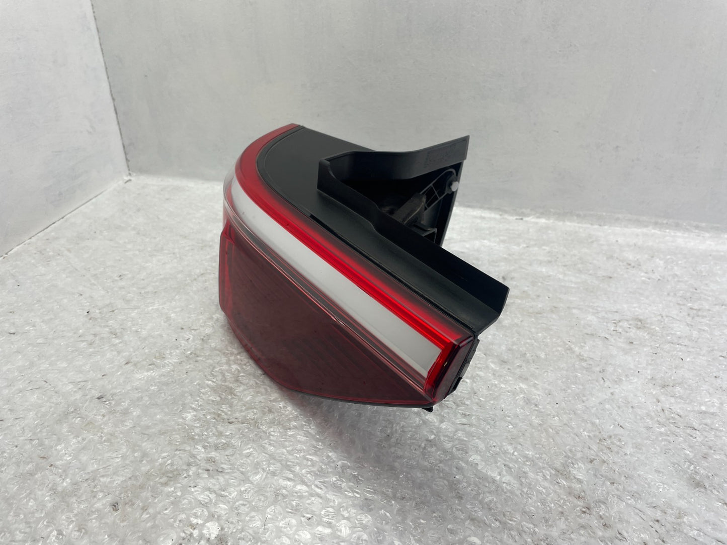 Original VW T7 Transporter Rückleuchte rechts 7T0945096E2