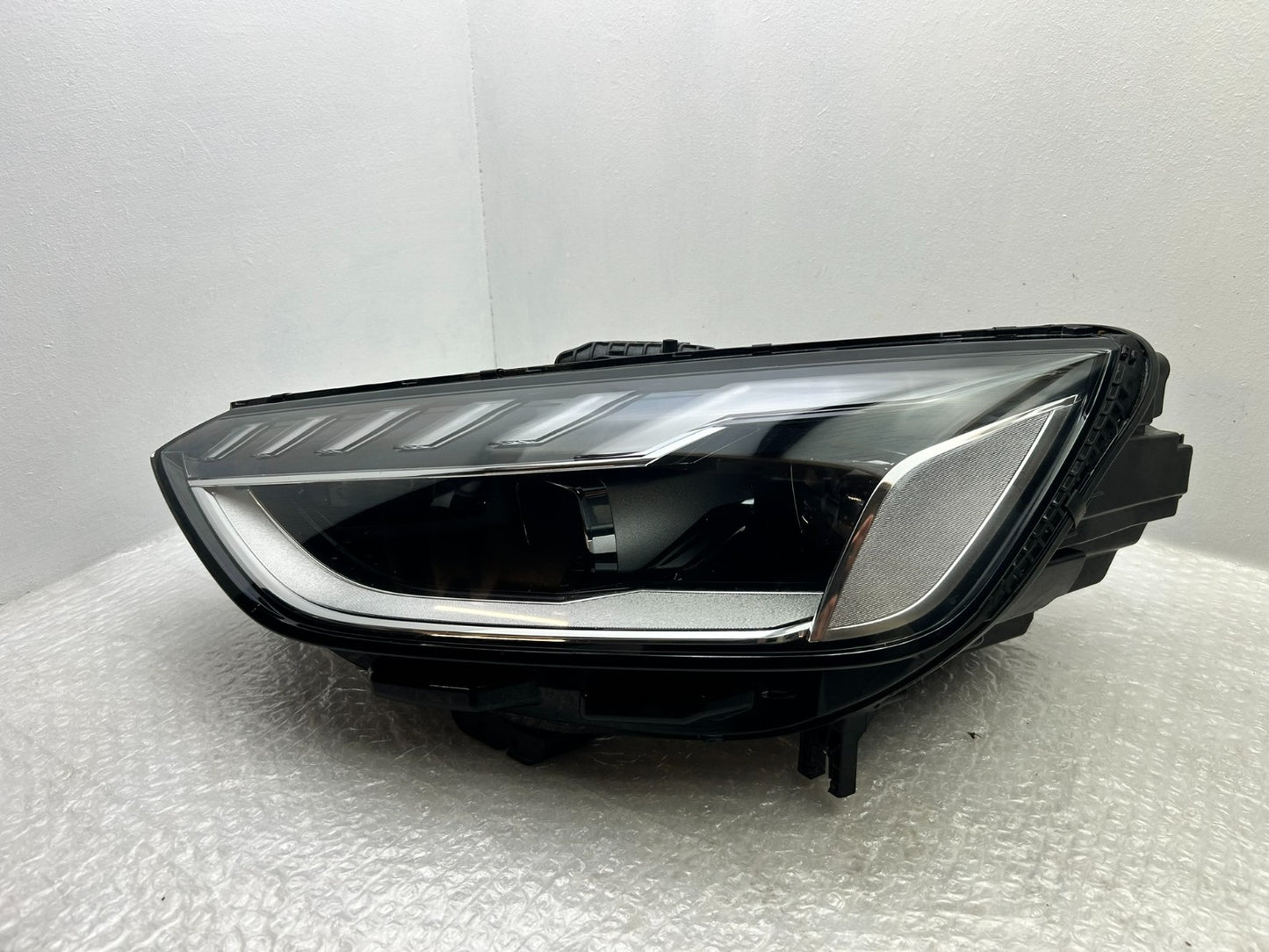 Original Audi A4 8W B9 LED Scheinwerfer links 8W0941033D0