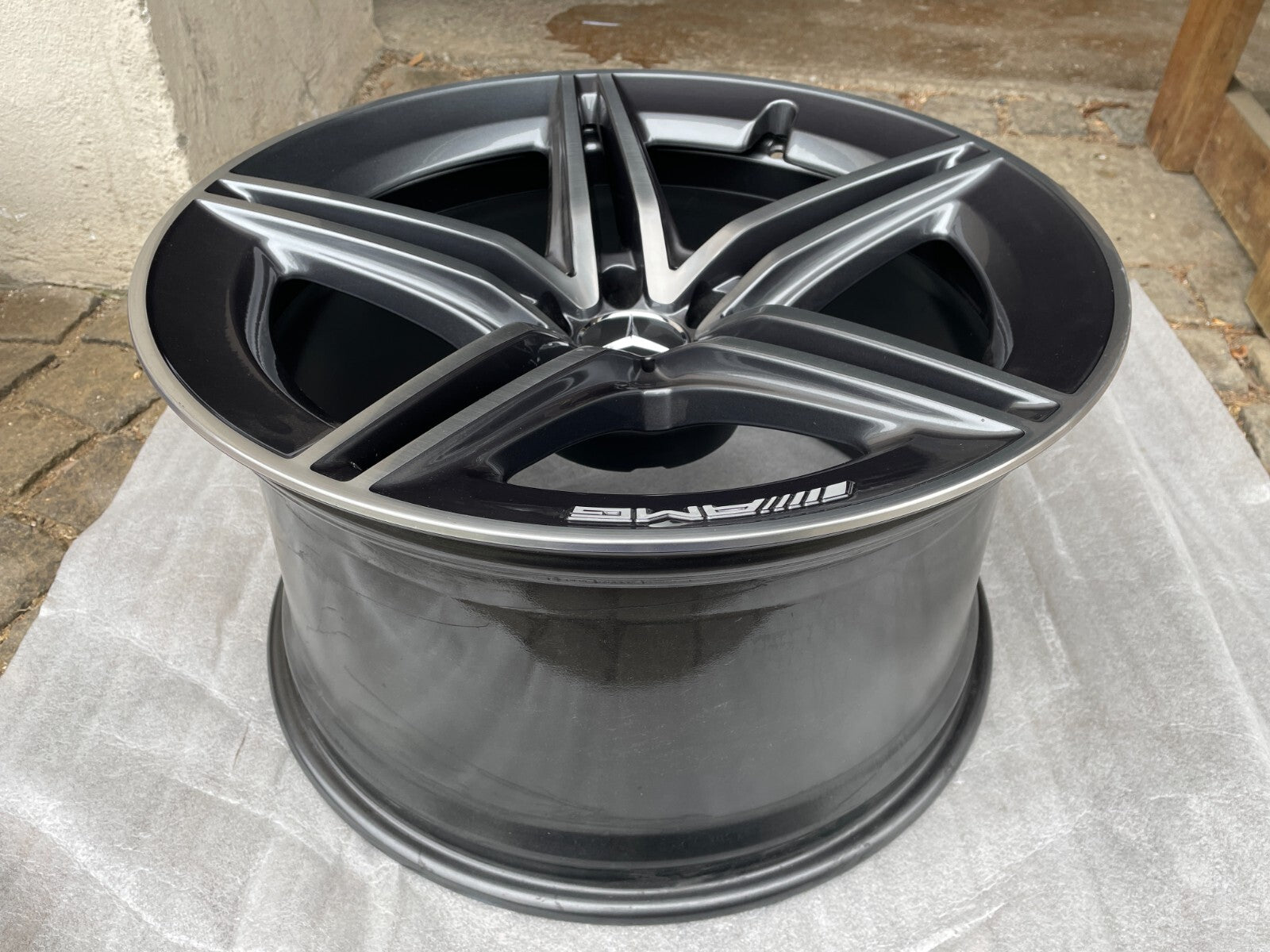 1x NEUE Mercedes AMG GT Alufelge 11.0Jx20 Zoll / A29040105002