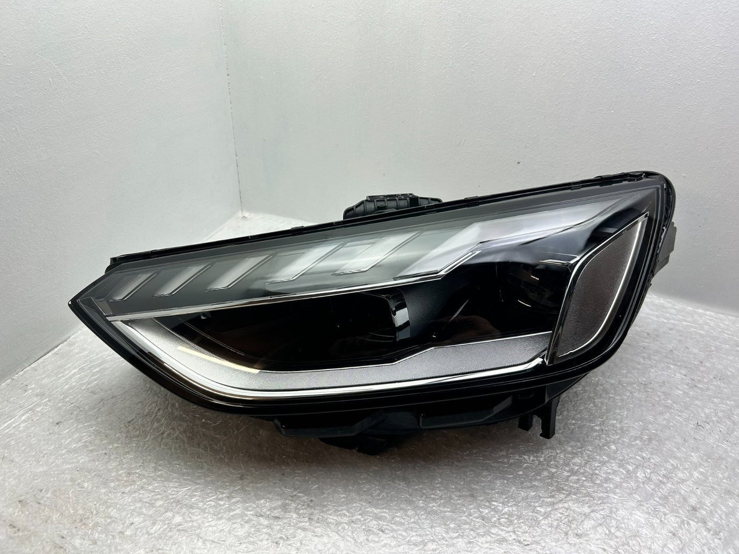 Original Audi A4 8W B9 LED Scheinwerfer links 8W0941033D0