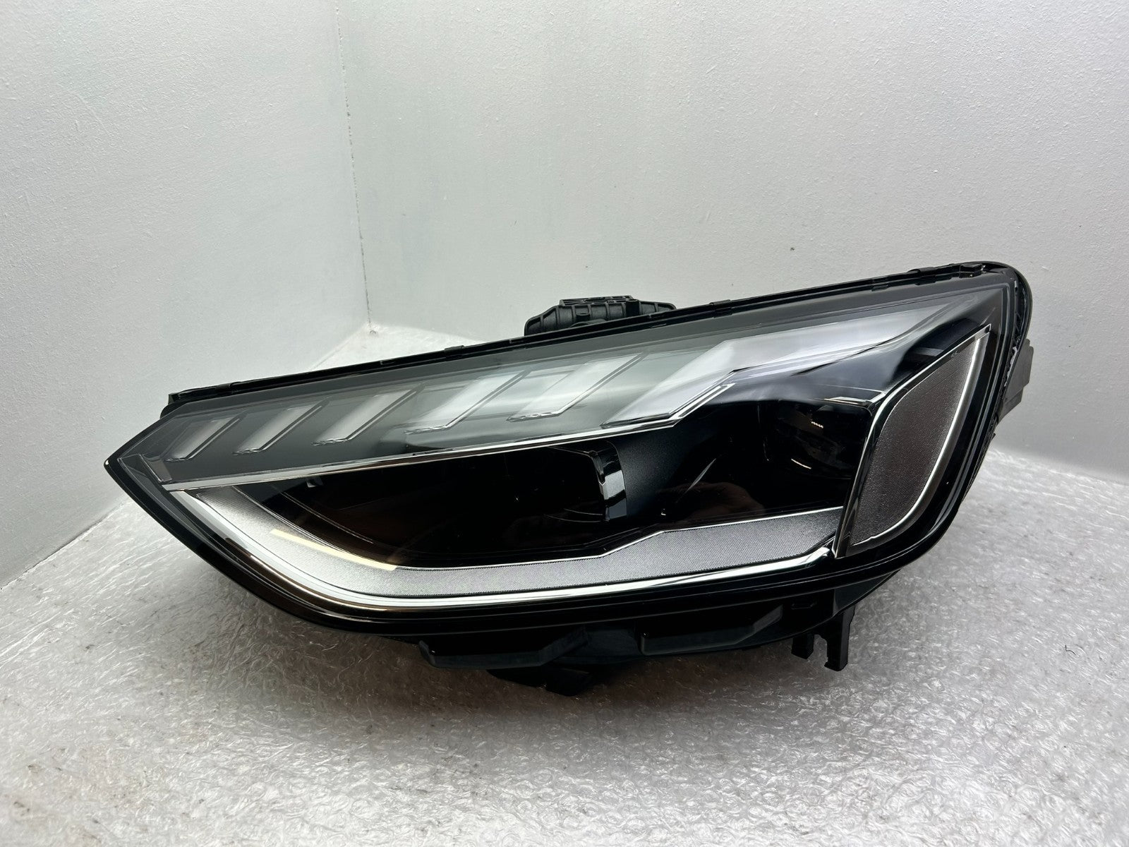 Original Audi A4 8W B9 LED Scheinwerfer links 8W0941033D0