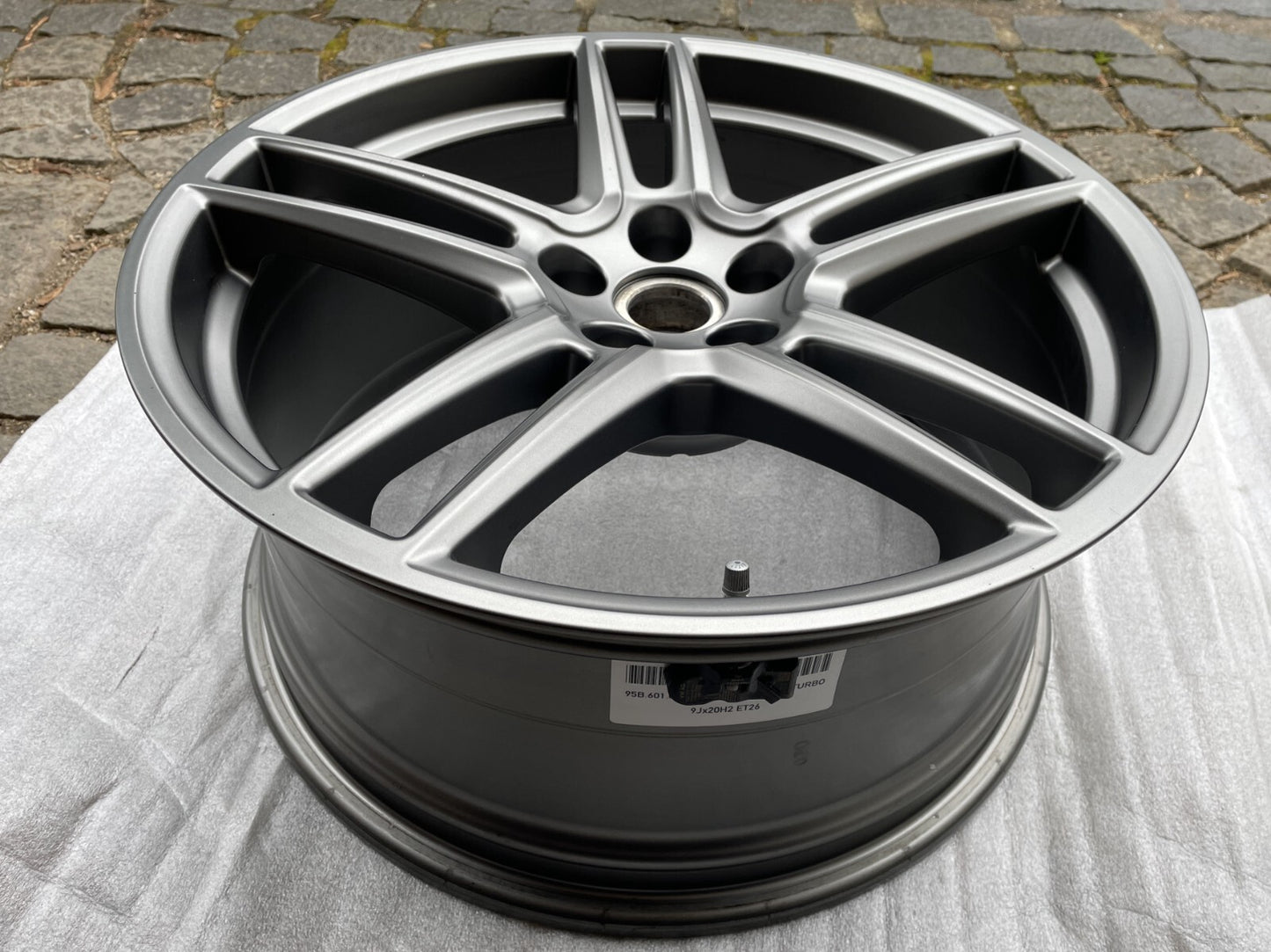 1x Porsche Macan Turbo Alufelge 9Jx20 Zoll ET26 / 95B601025DJ1