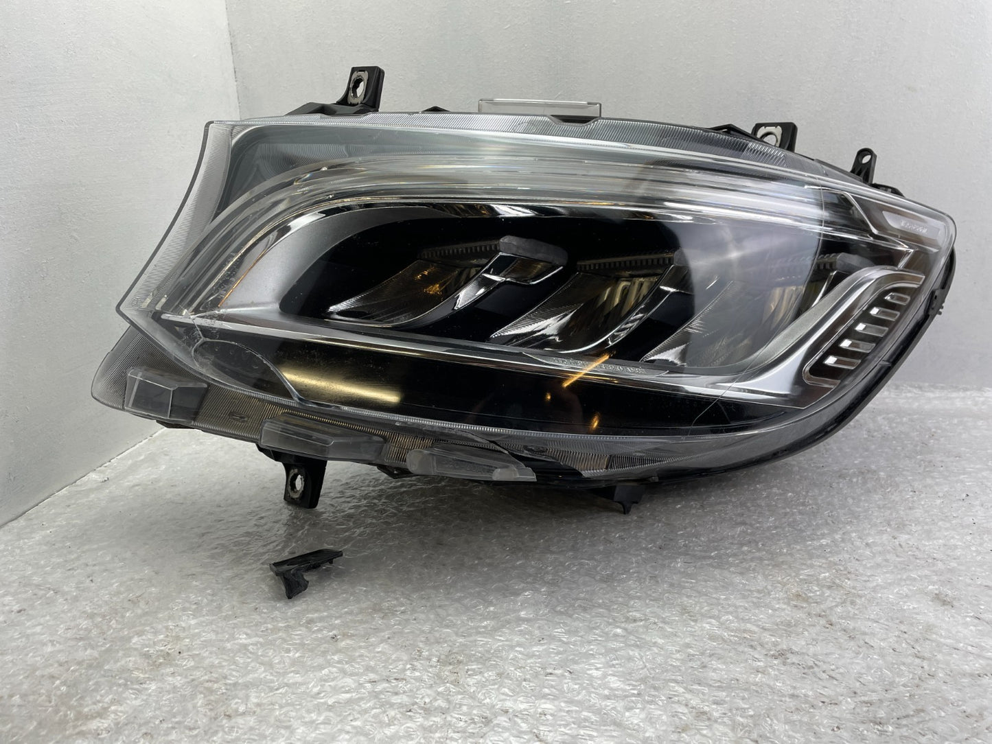 Original Mercedes Sprinter 907 910 LED Scheinwerfer A9109065700 DEFEKT1