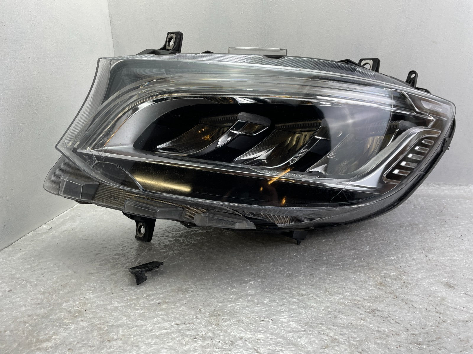 Original Mercedes Sprinter 907 910 LED Scheinwerfer A9109065700 DEFEKT1