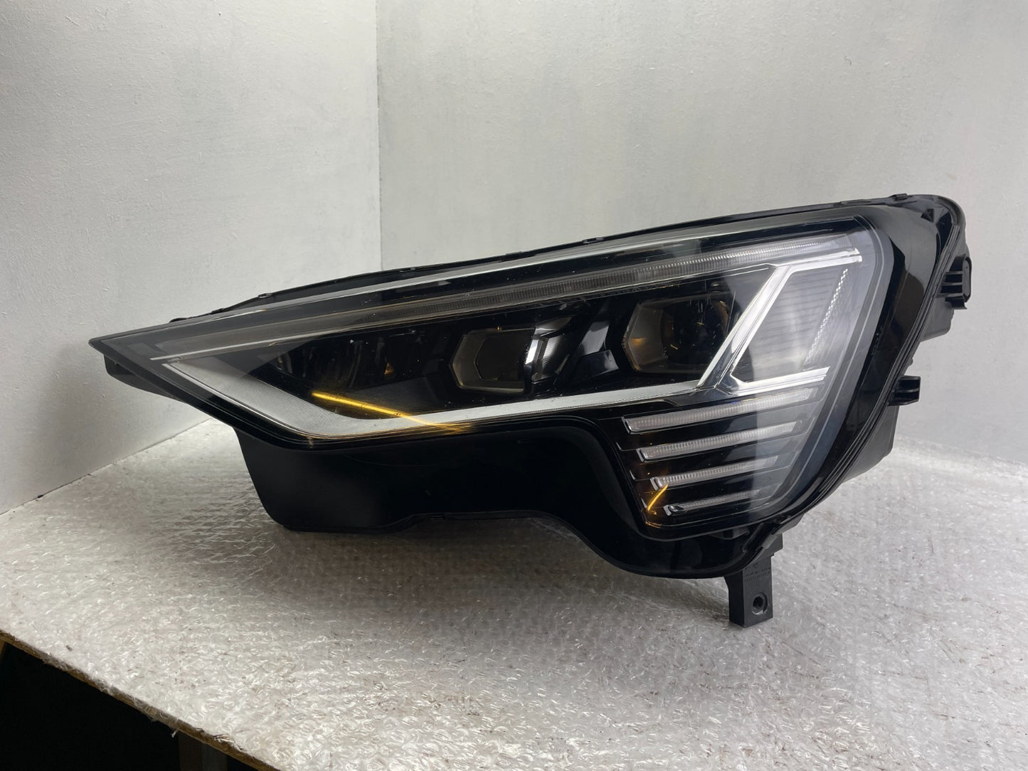 Original Audi e-tron LED Scheinwerfer links 4KE941039D0