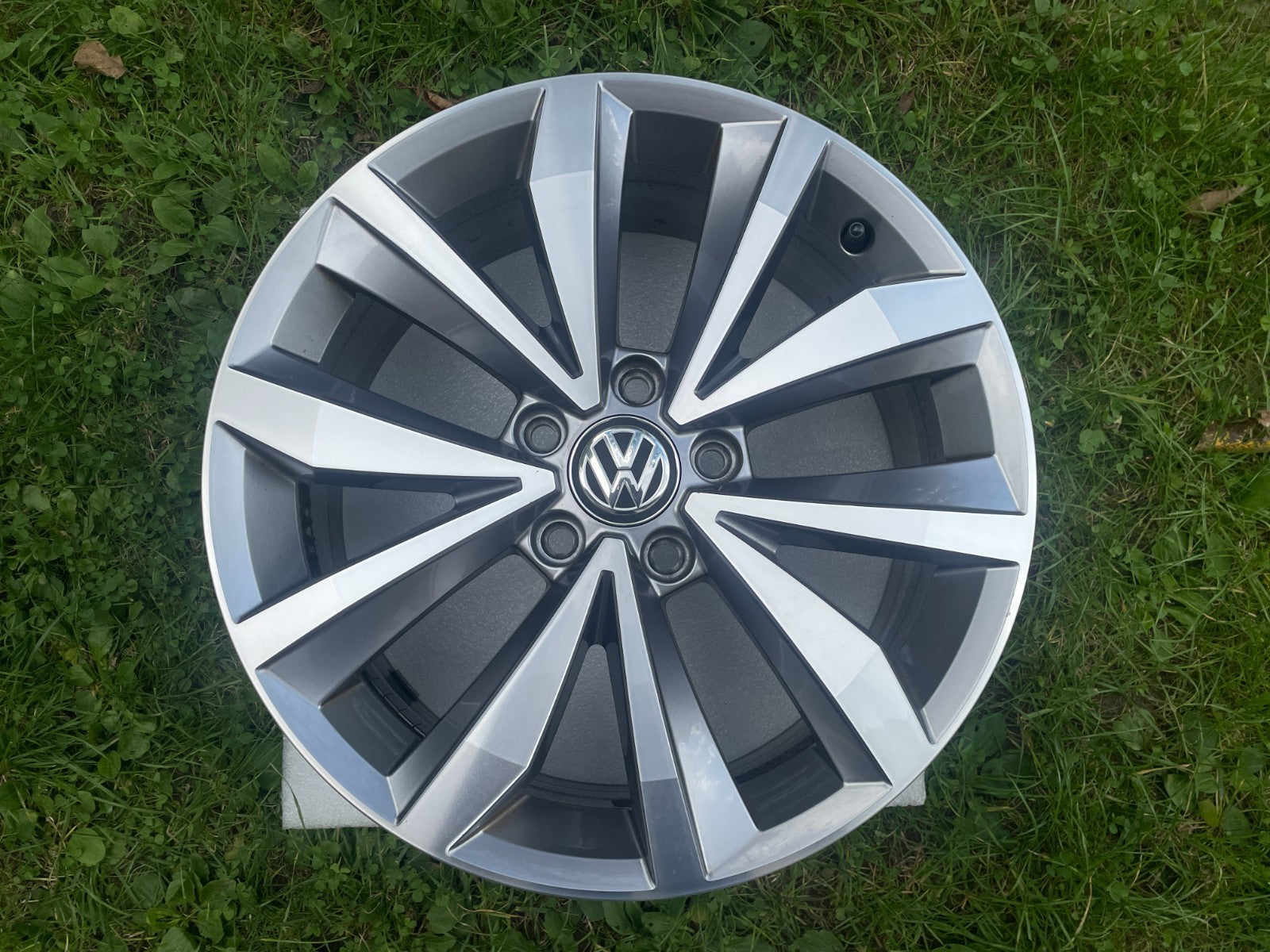 1x Original VW T-Roc Troc Alufelge 7Jx17 Zoll ET45 2GA601025B0