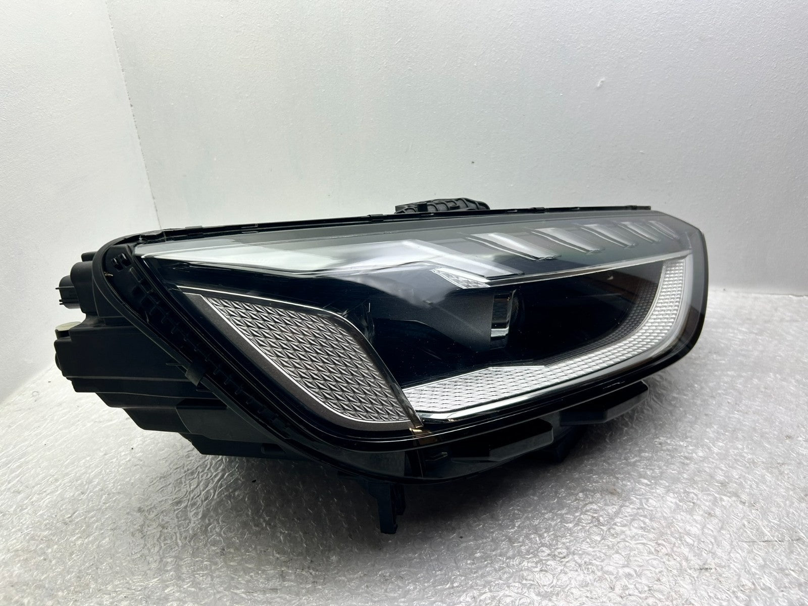 Original Audi A4 B9 8W LED Scheinwerfer rechts 8W0941036E3