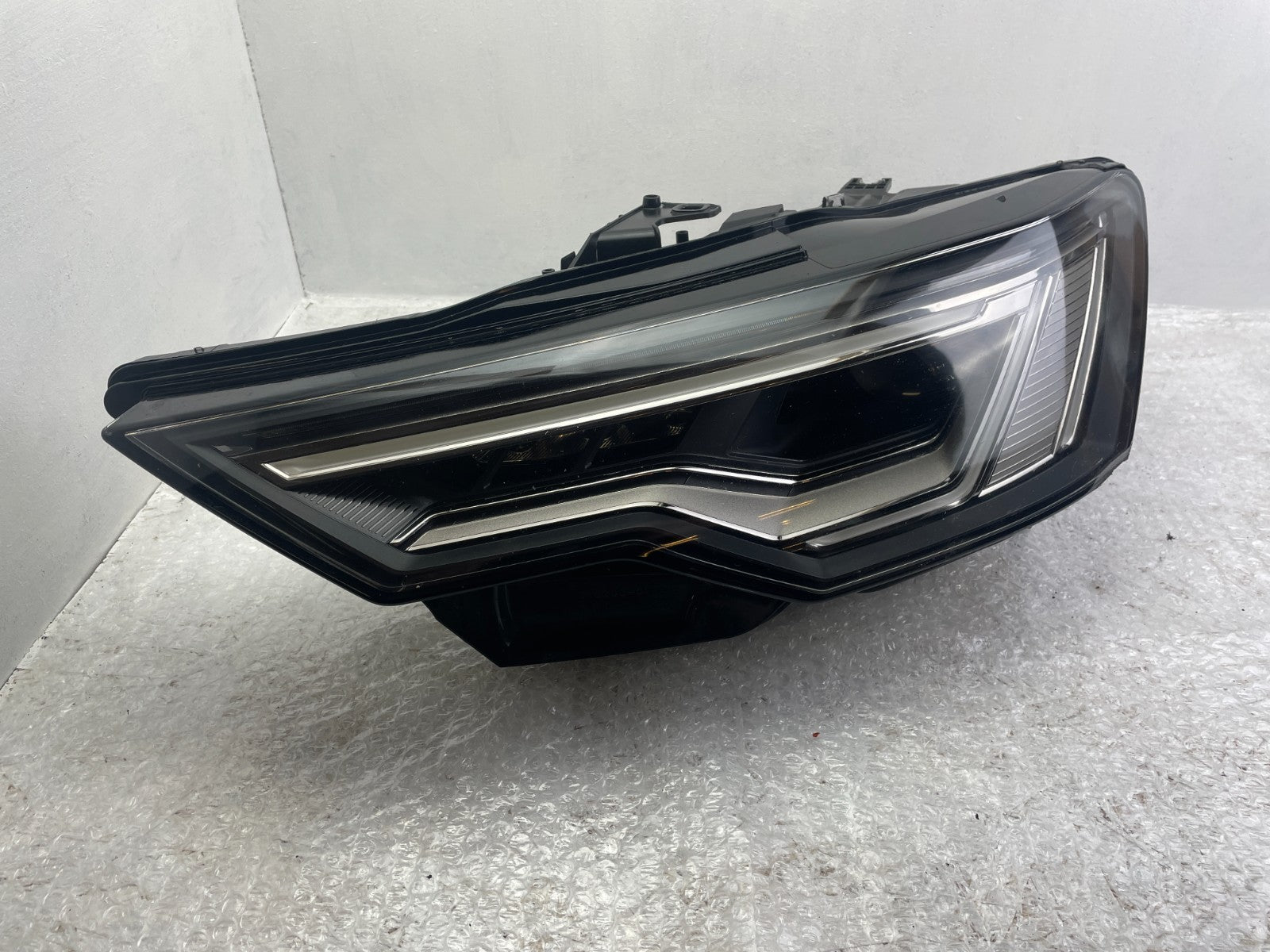 Original Audi A6 C8 LED Scheinwerfer links 4K09410390