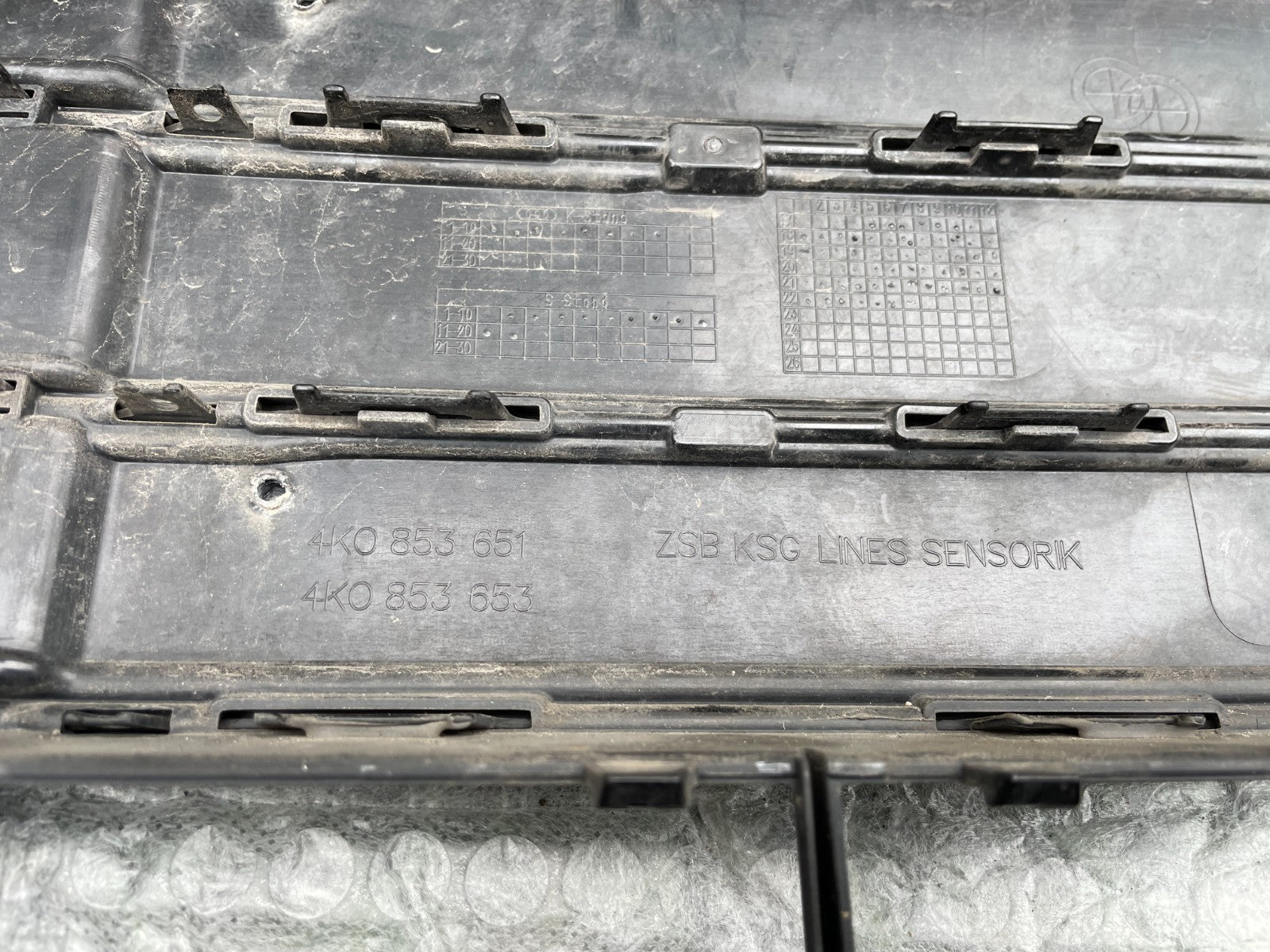 Original Audi A6 C8 BASIC 4K0 2018 Stoßstange Kühlergrill Stoßfänger9