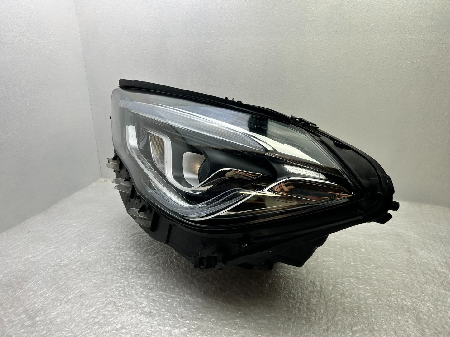 Original Mercedes W246 GLA Scheinwerfer links A24790635052