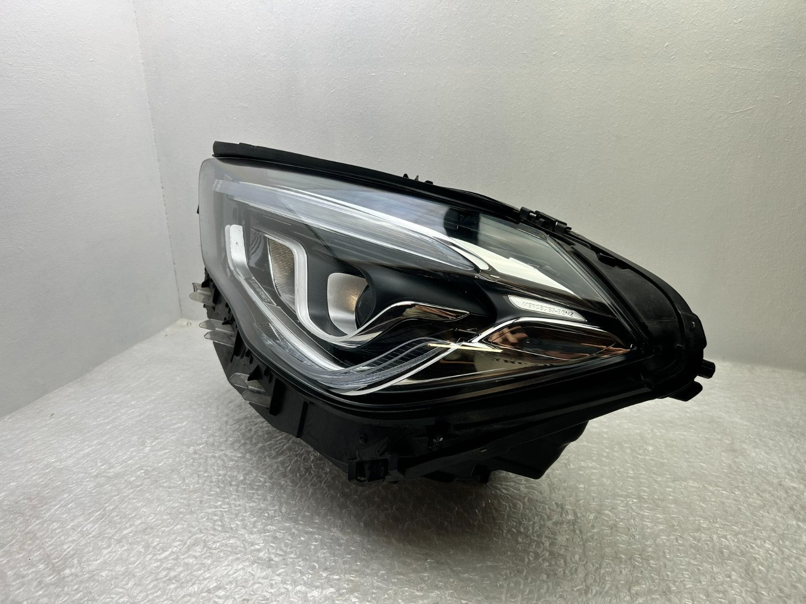 Original Mercedes W246 GLA Scheinwerfer links A24790635052