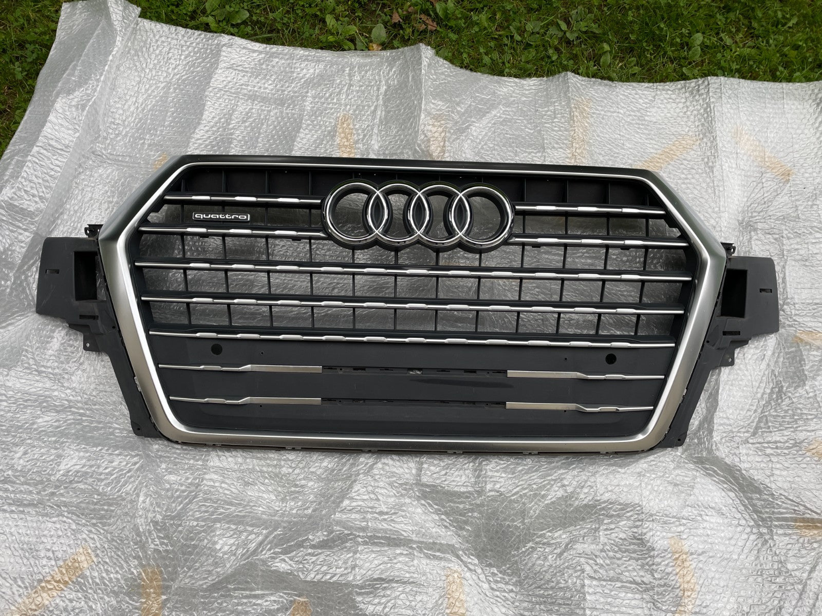 Original Audi Q7 Kühlergrill Kühlergitter Frontgrill 4M0853037C0