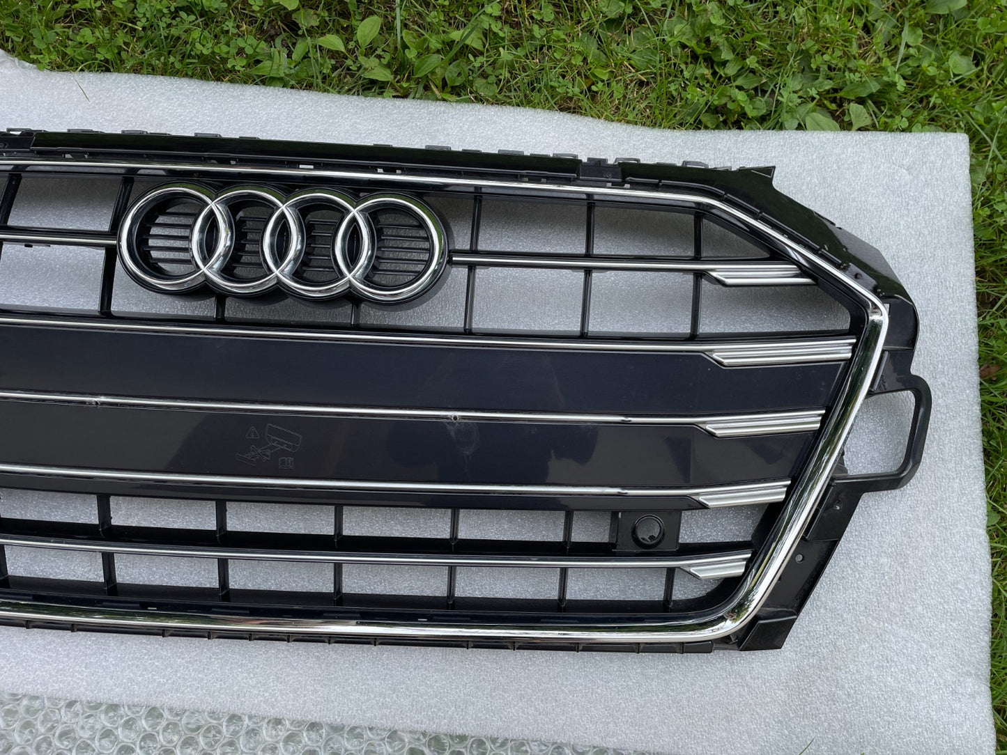 Original Audi A4 B9 8W Kühlergrill Frontgrill Gitter Grill 8W0853654DF1