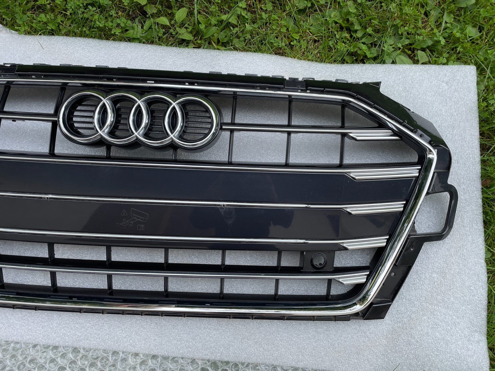Original Audi A4 B9 8W Kühlergrill Frontgrill Gitter Grill 8W0853654DF1