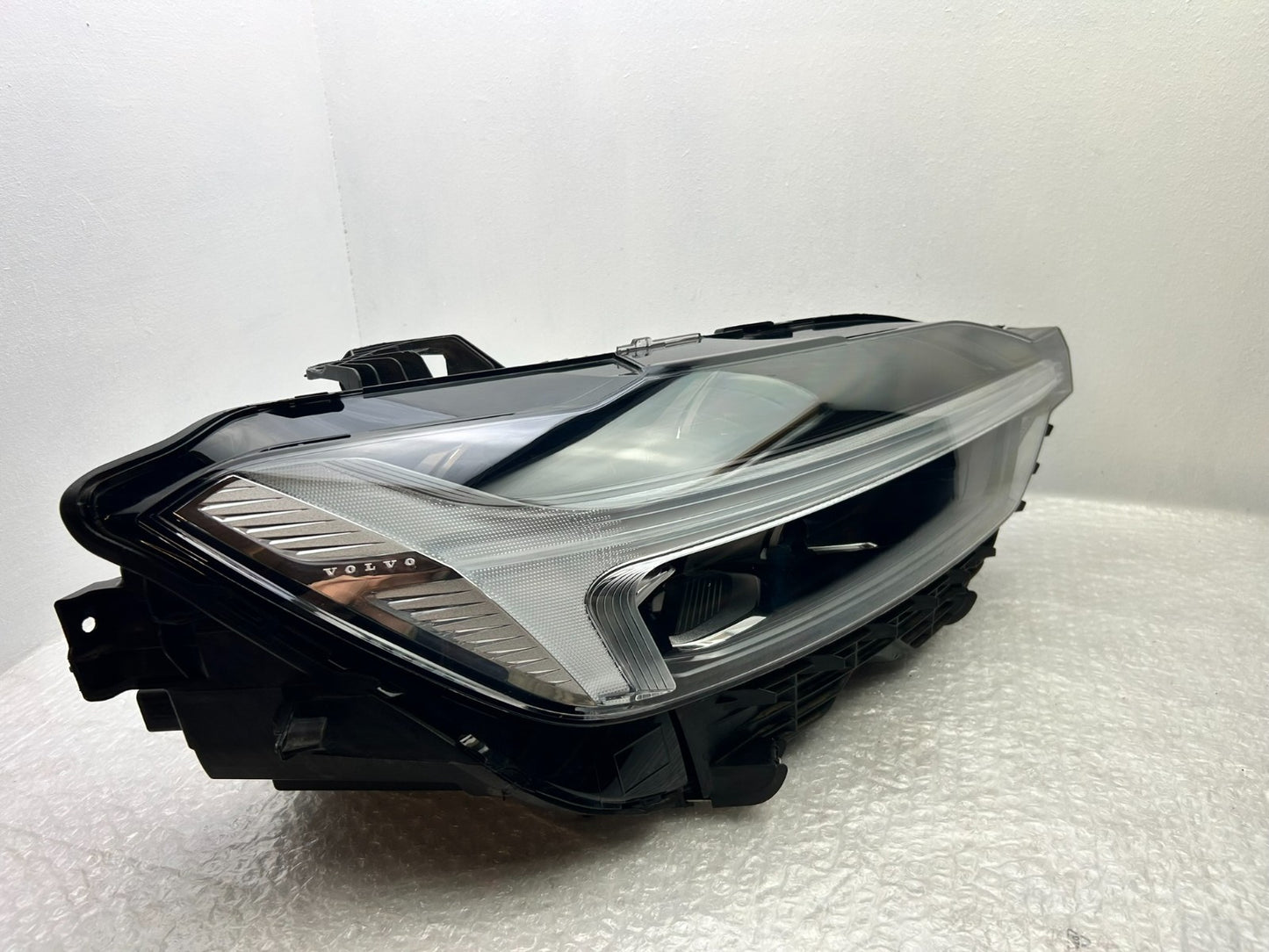 Original Volvo XC60 II LED Scheinwerfer Frontscheinwerfer rechts 324047102