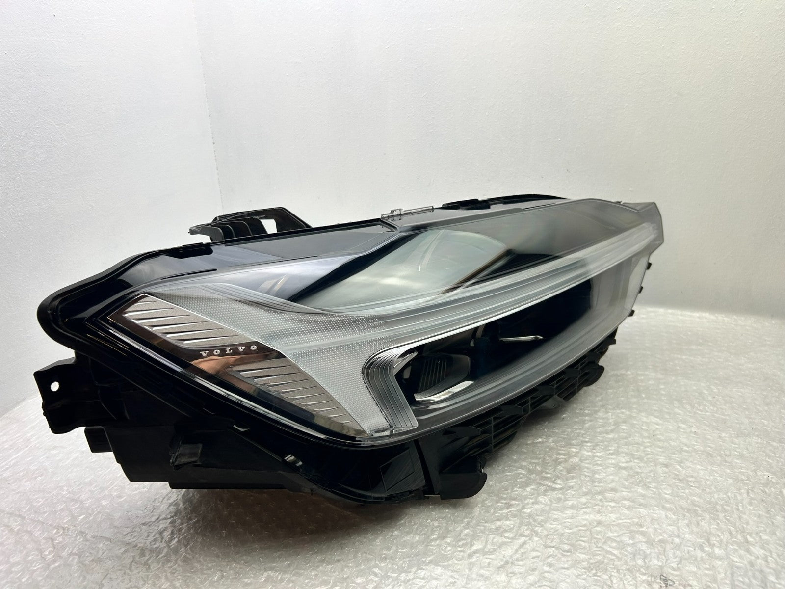 Original Volvo XC60 II LED Scheinwerfer Frontscheinwerfer rechts 324047102