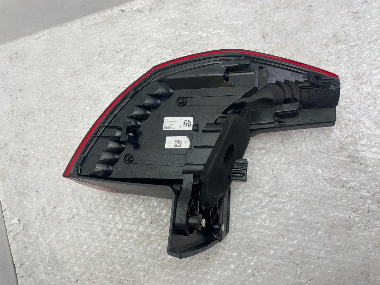 Original VW T7 Transporter Rückleuchte rechts 7T0945096E6