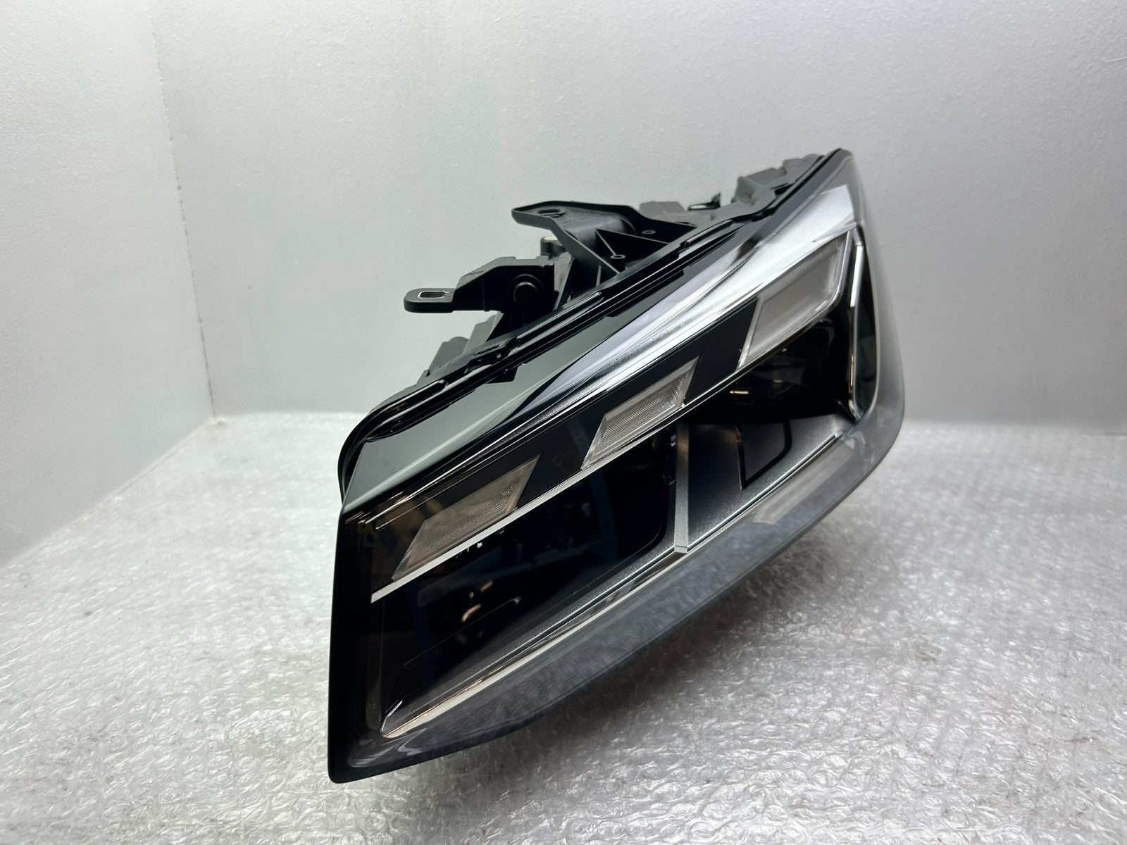 Original Audi Q2 LED Scheinwerfer links 81A9410351