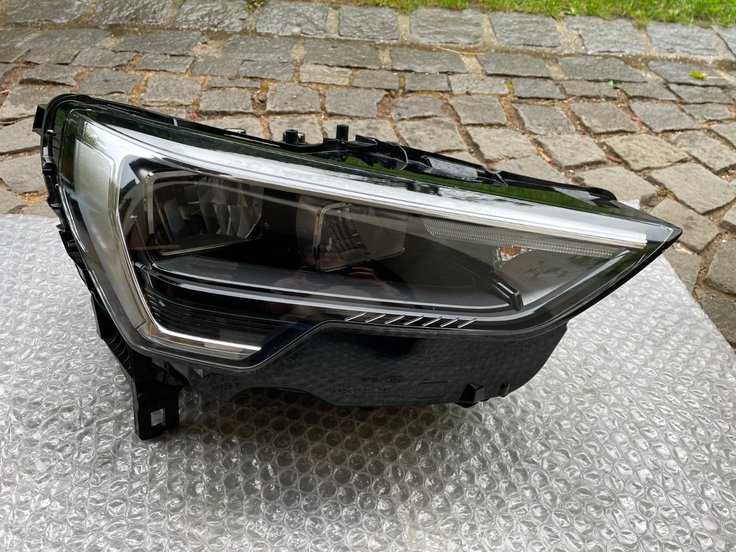 Original Audi Q3 LED Scheinwerfer rechts 83A9410120