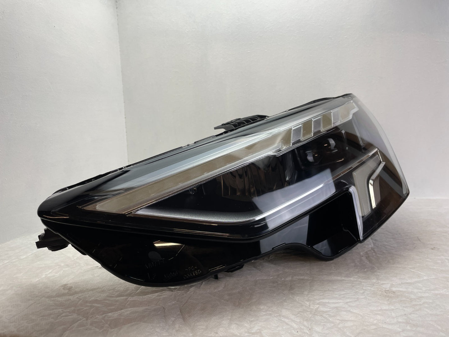 Original Audi A3 8Y LED Scheinwerfer links 8Y09410331