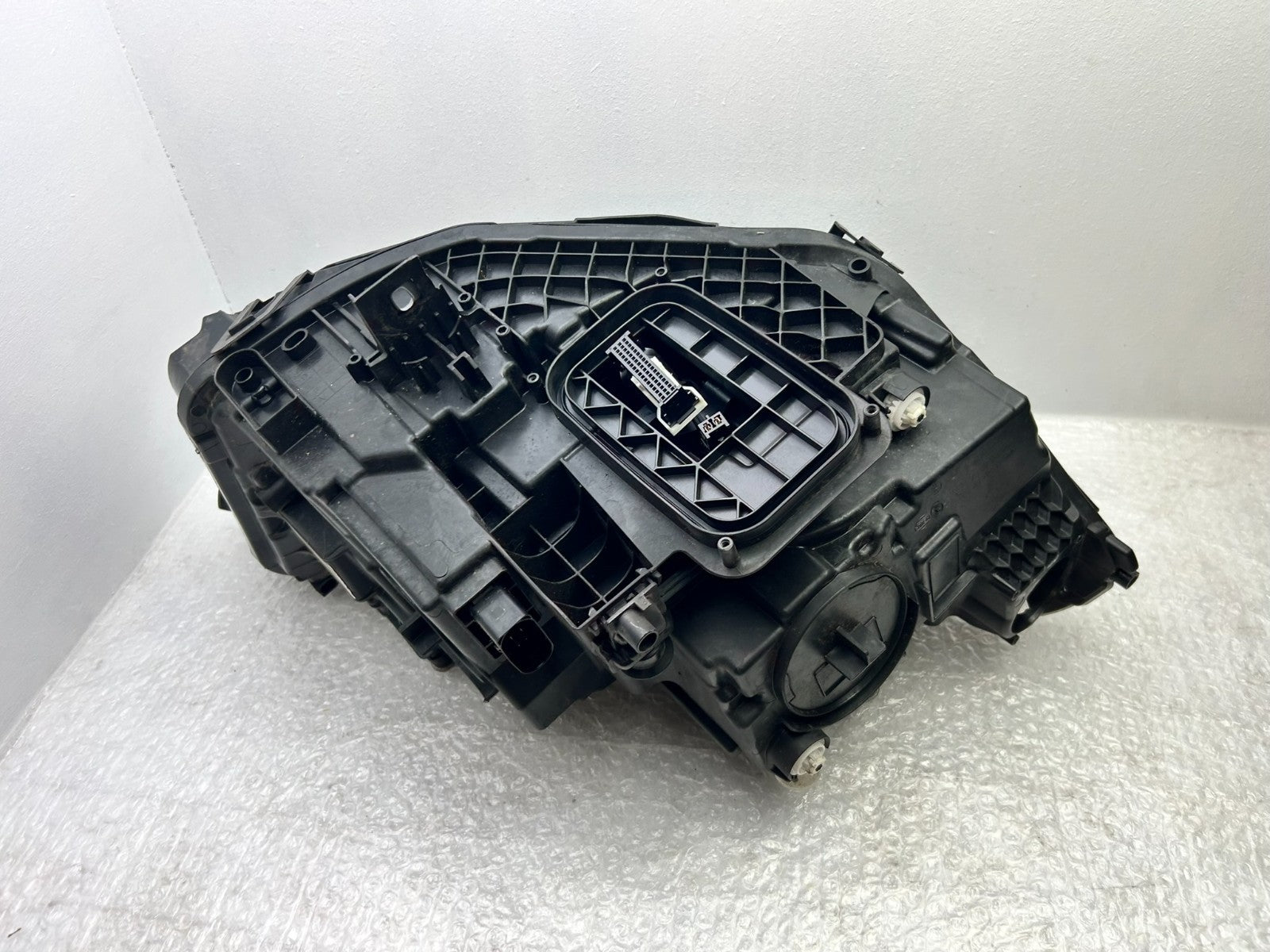 Original Mercedes W246 GLA Scheinwerfer links A24790635056