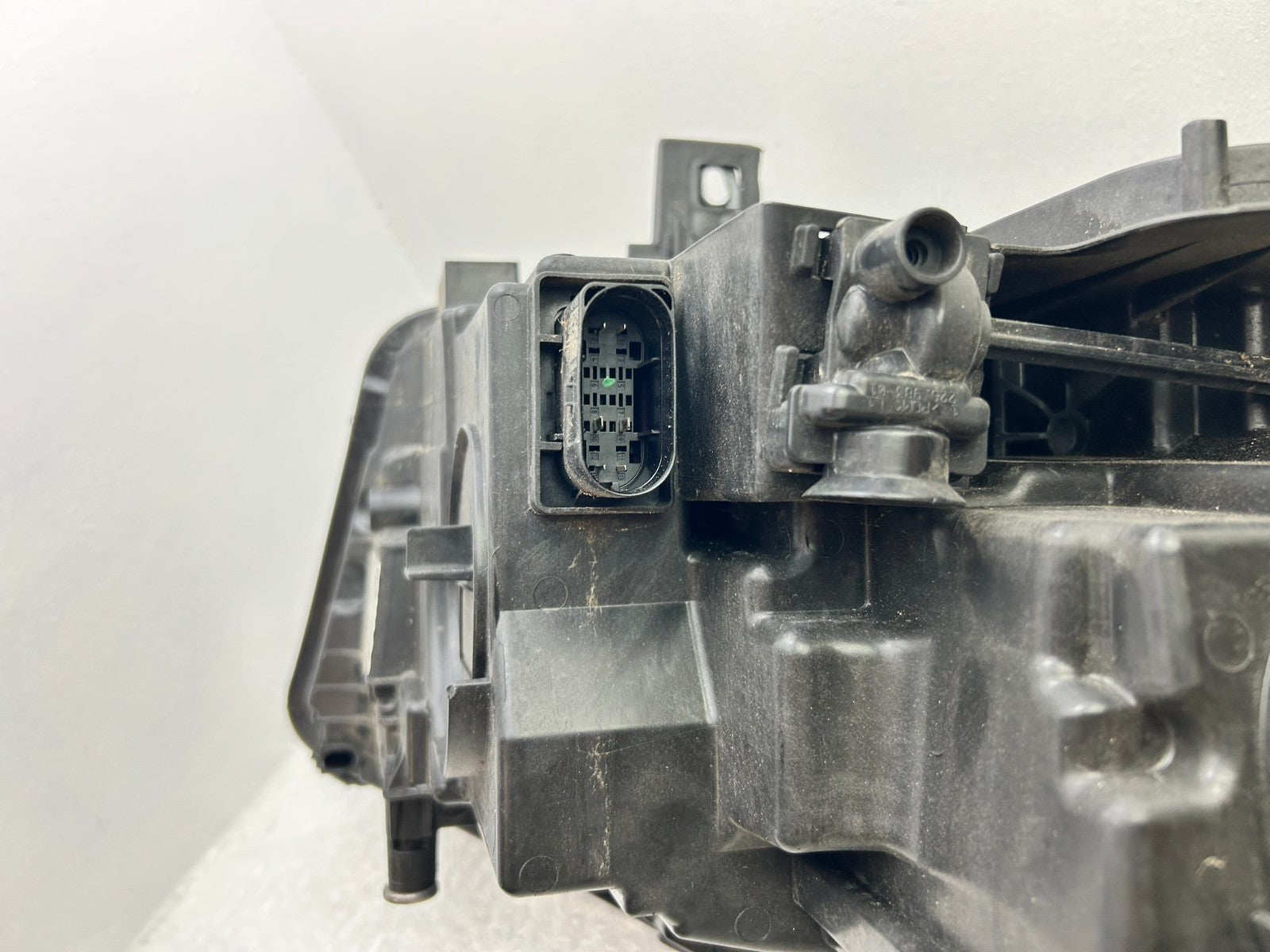 Original Mercedes W246 GLA Scheinwerfer links A24790635058