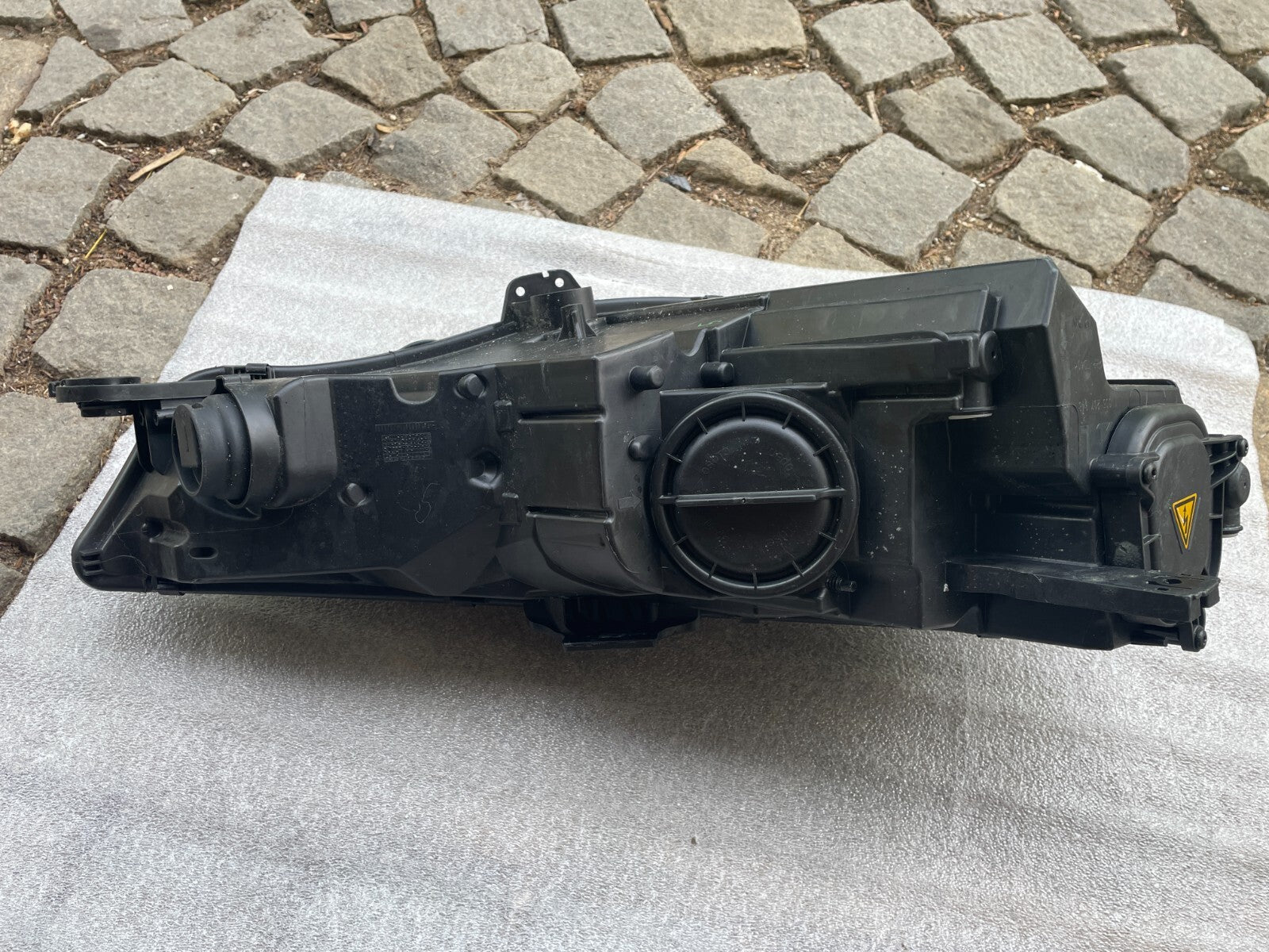 Audi A4 B9 Frontscheinwerfer links 8W09410436