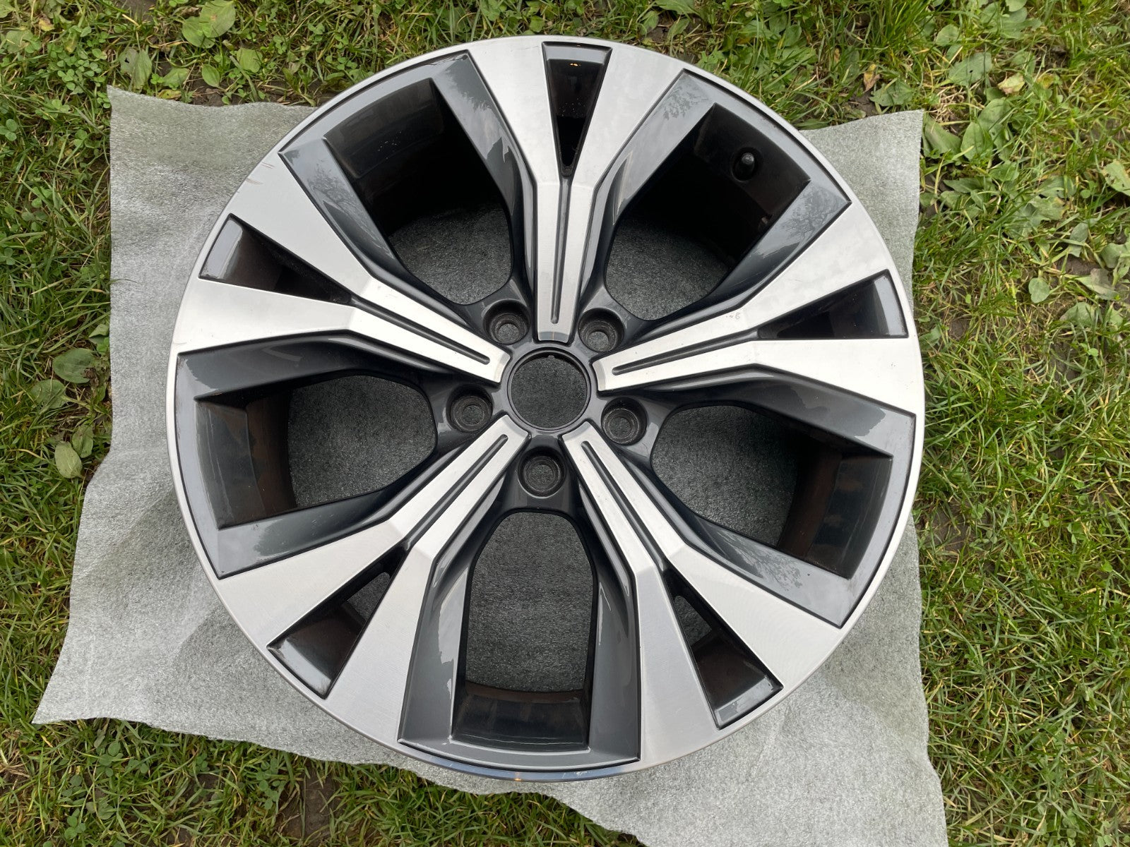 Original Seat Ateca Alufelge 7Jx18 Zoll ET45 grau 575601025E 575601025AL0