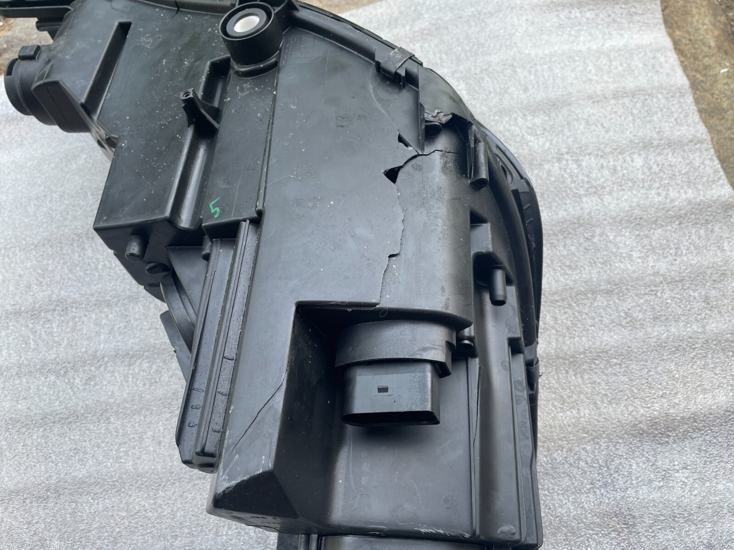 Audi A4 B9 Frontscheinwerfer links 8W094104311