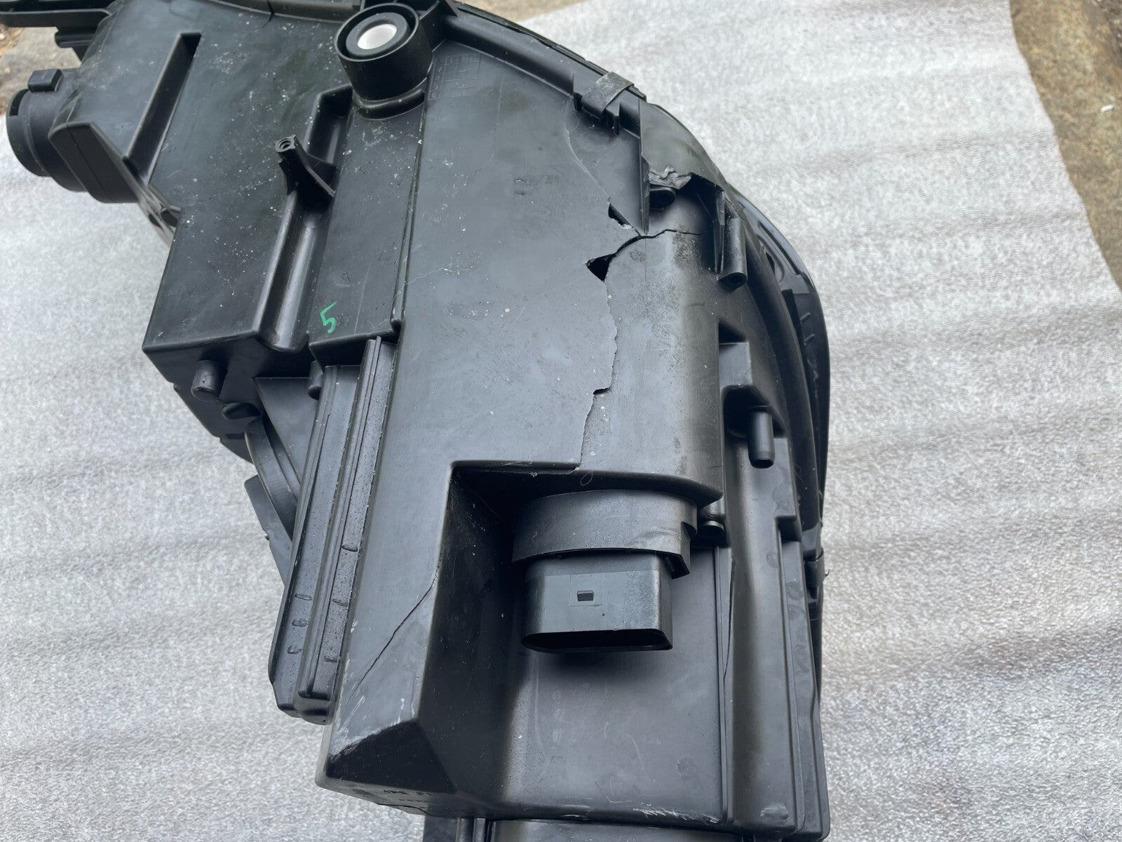 Audi A4 B9 Frontscheinwerfer links 8W094104311