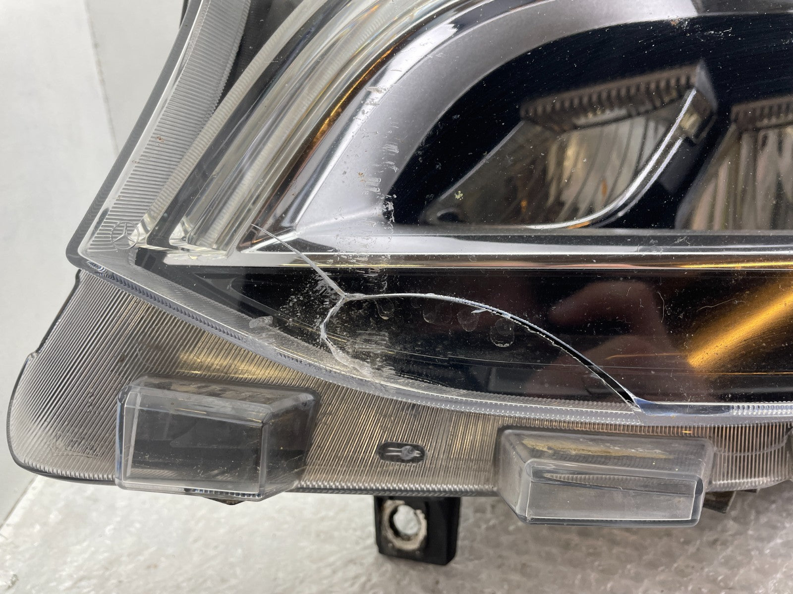 Original Mercedes Sprinter 907 910 LED Scheinwerfer A9109065700 DEFEKT3