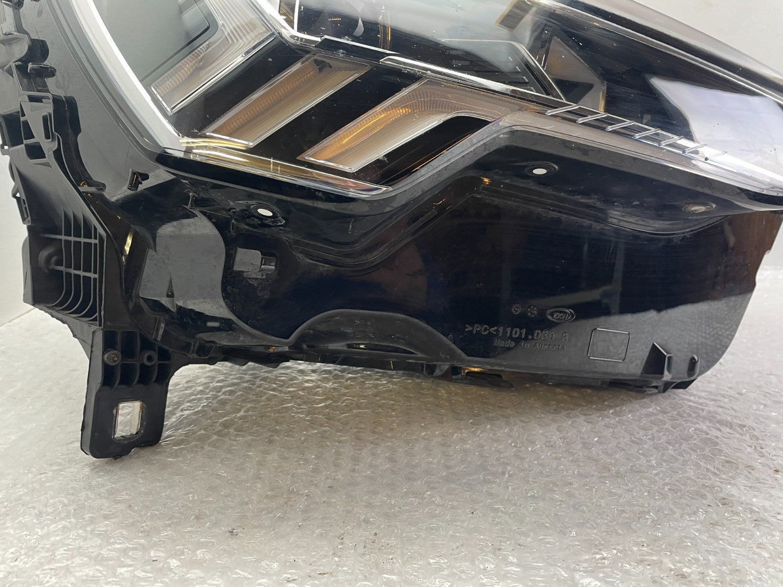 Original Audi Q3 LED Scheinwerfer rechts 83A9410341