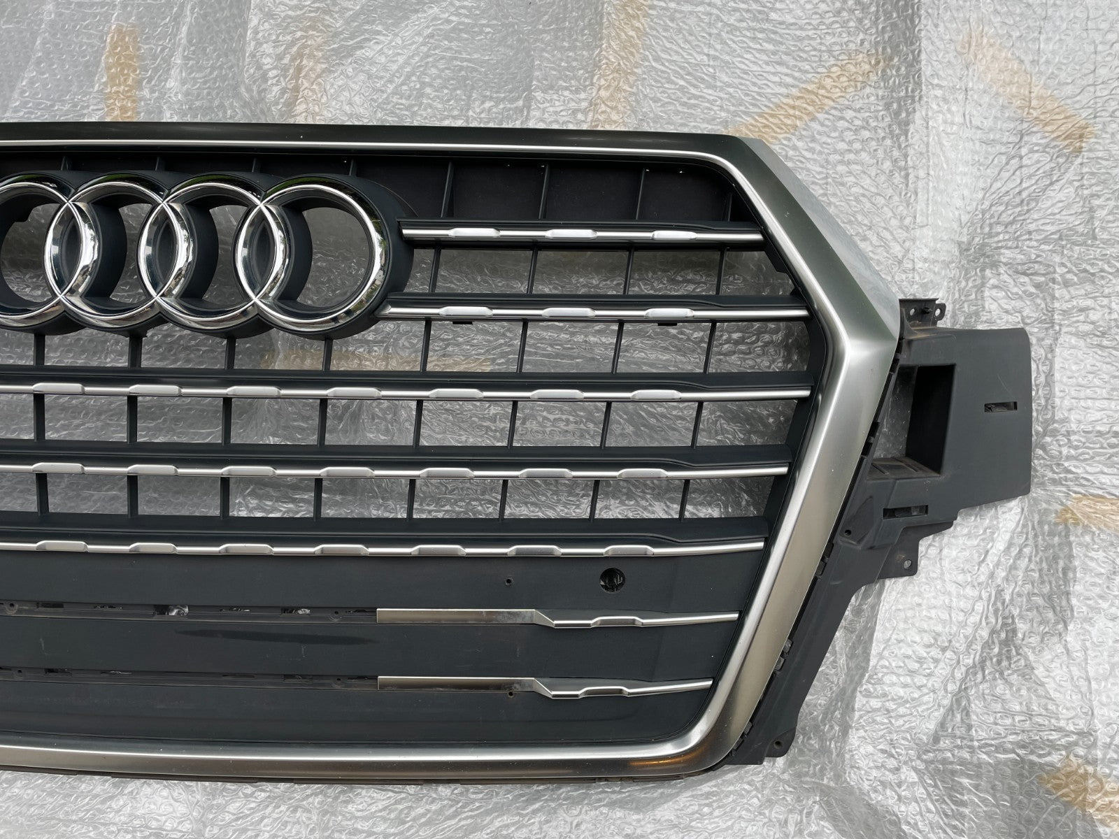 Original Audi Q7 Kühlergrill Kühlergitter Frontgrill 4M0853037C2