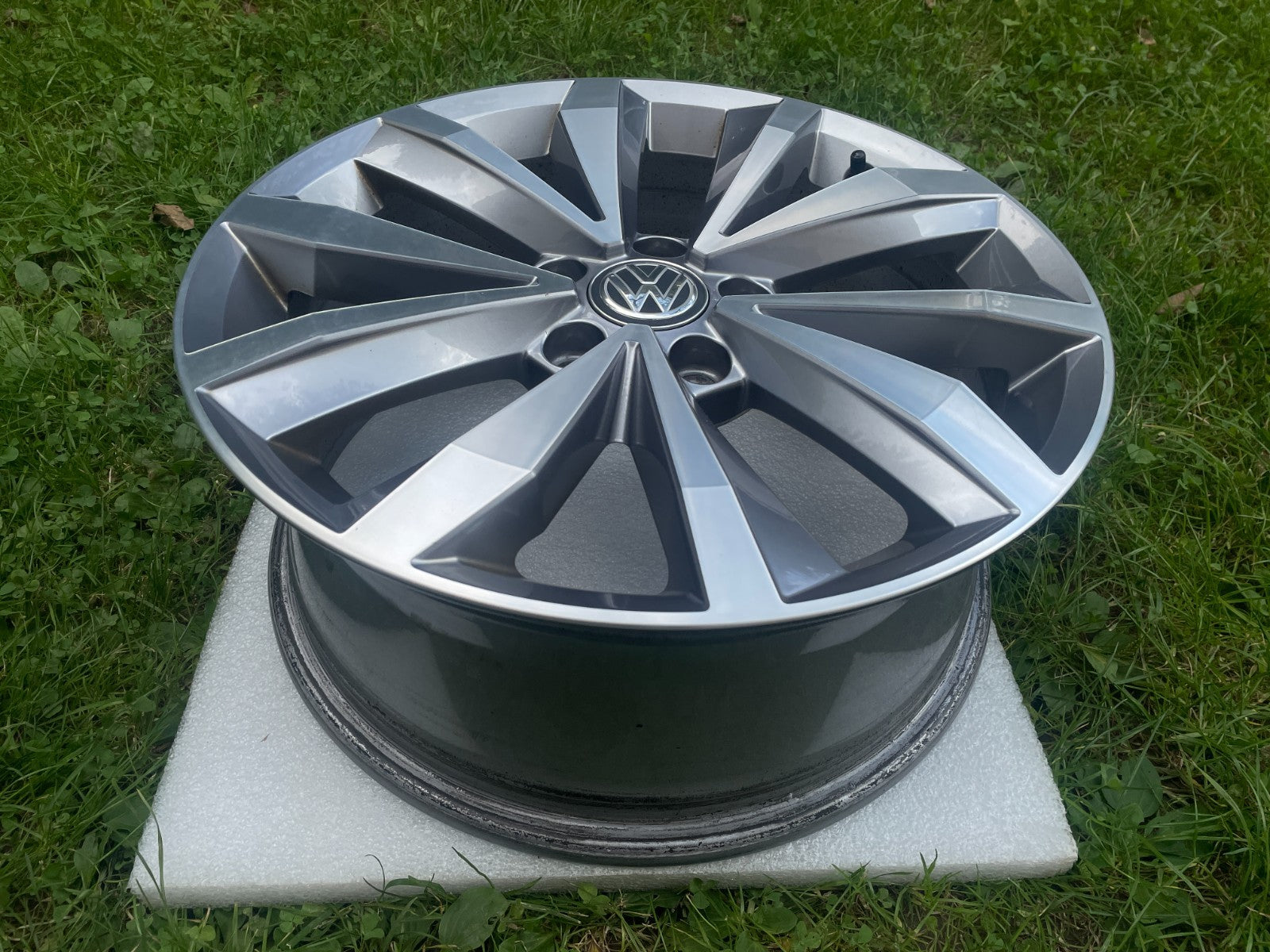 1x Original VW T-Roc Troc Alufelge 7Jx17 Zoll ET45 2GA601025B1