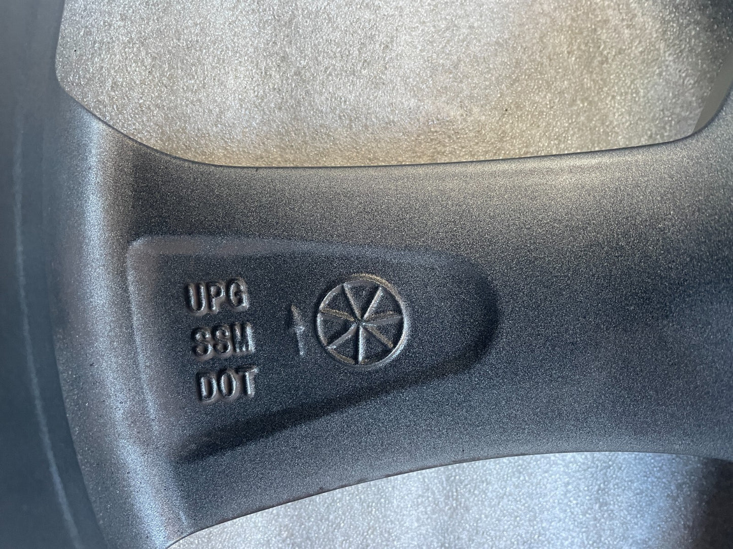 1x Audi A4 A5 Alufelge Rotor Design 8,5x19 Zoll / 8W0601025CG7