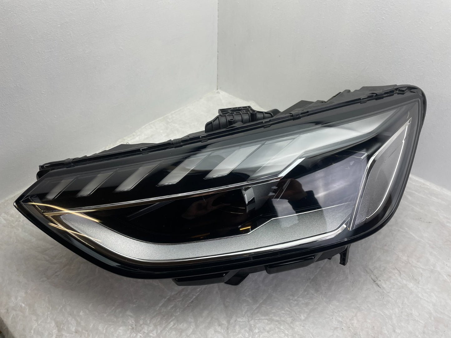 Original Audi A4 8W B9 LED Scheinwerfer links 8W0941033D1