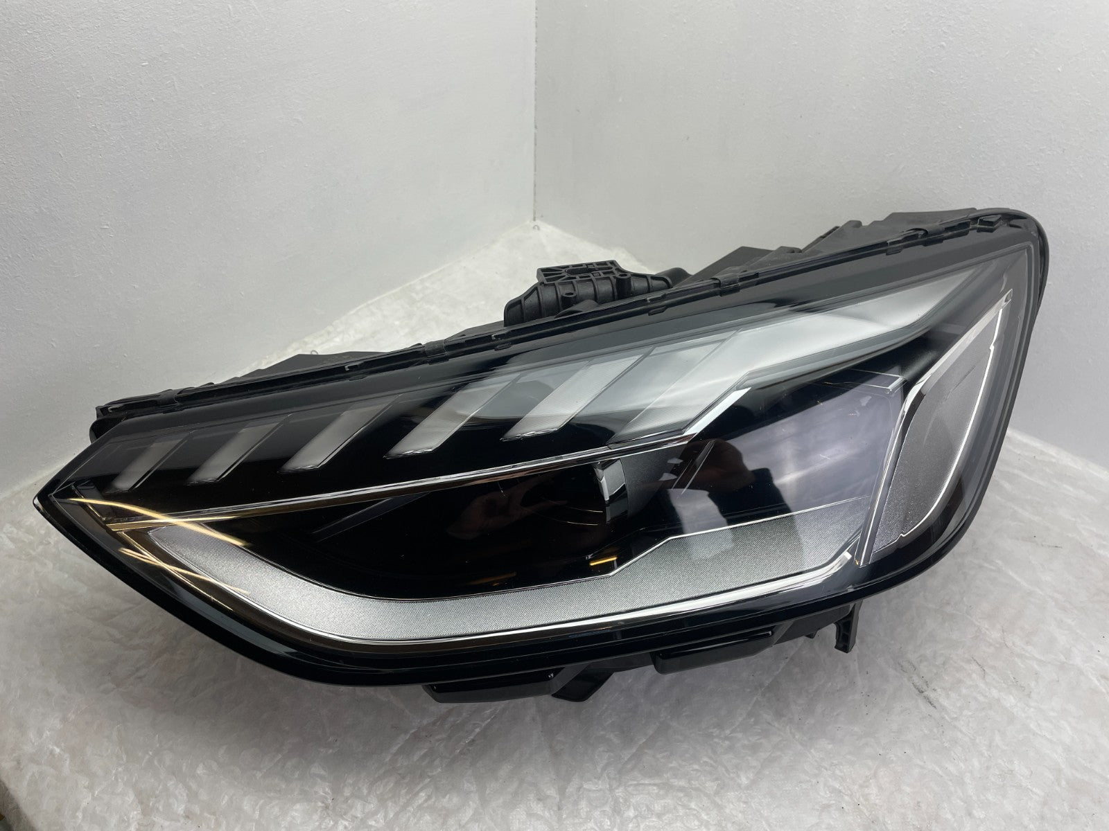 Original Audi A4 8W B9 LED Scheinwerfer links 8W0941033D1