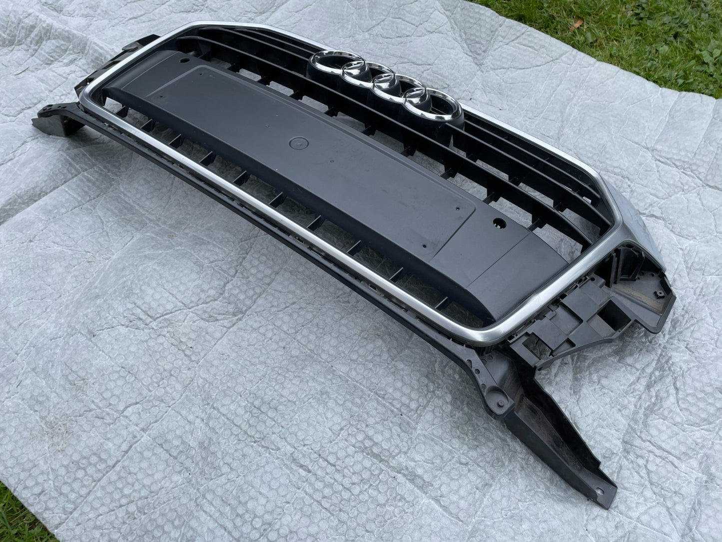 Original Audi Q3 8U0 S-Line Facelift Bj.14-18 Kühlergrill Grill Gitter 8U08536531