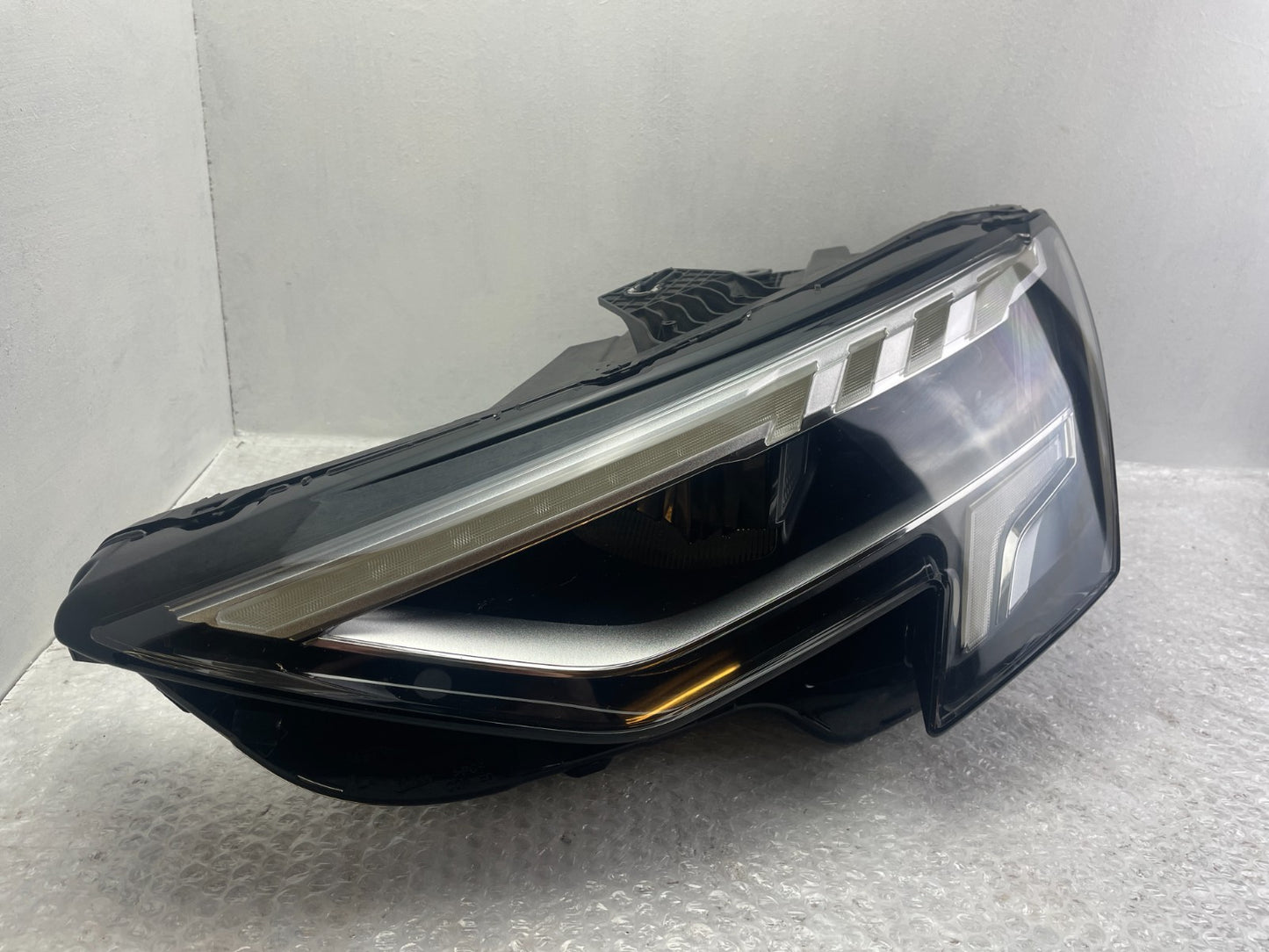 Original Audi A3 8Y LED Scheinwerfer links 8Y09410332