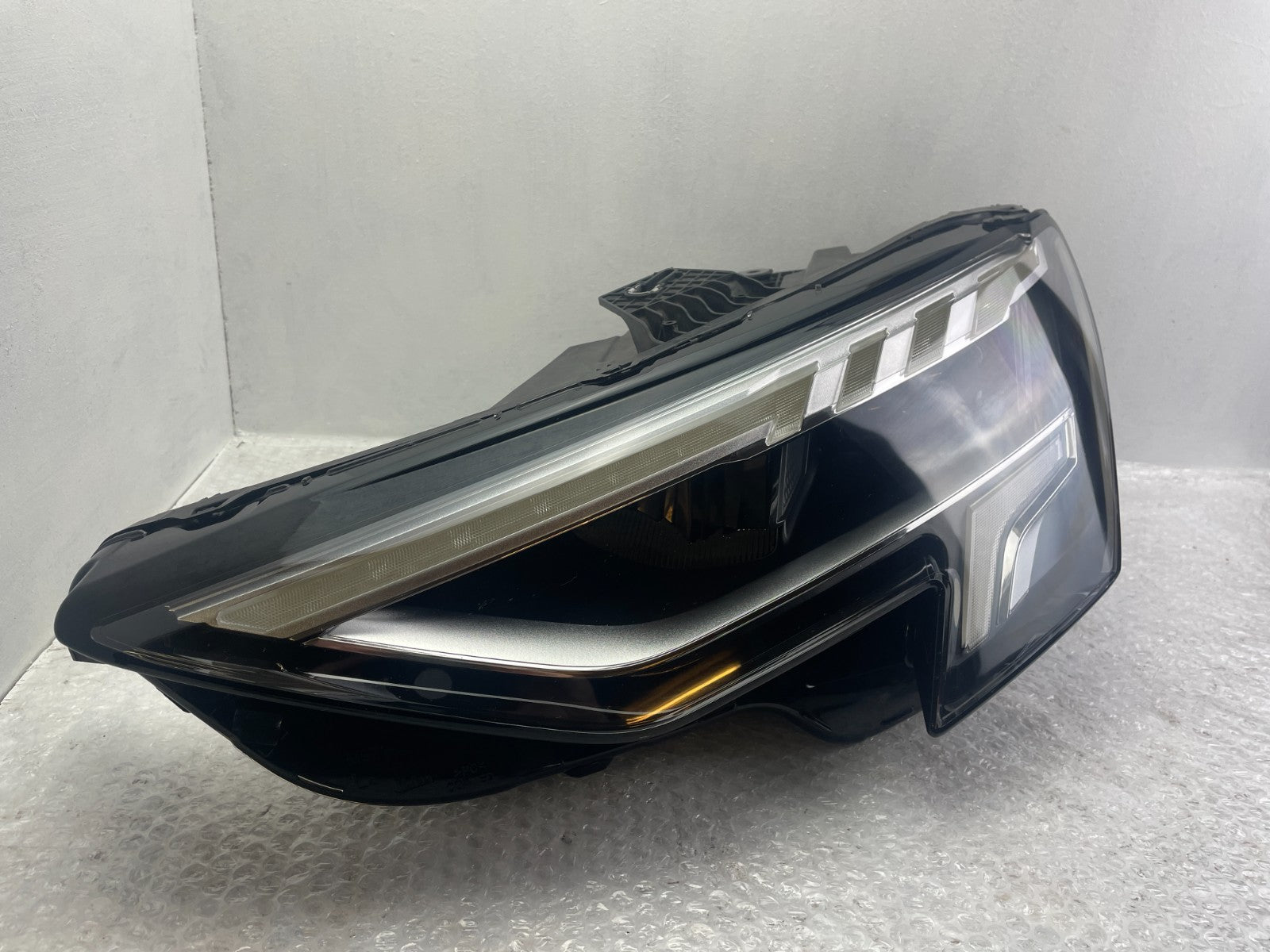 Original Audi A3 8Y LED Scheinwerfer links 8Y09410332