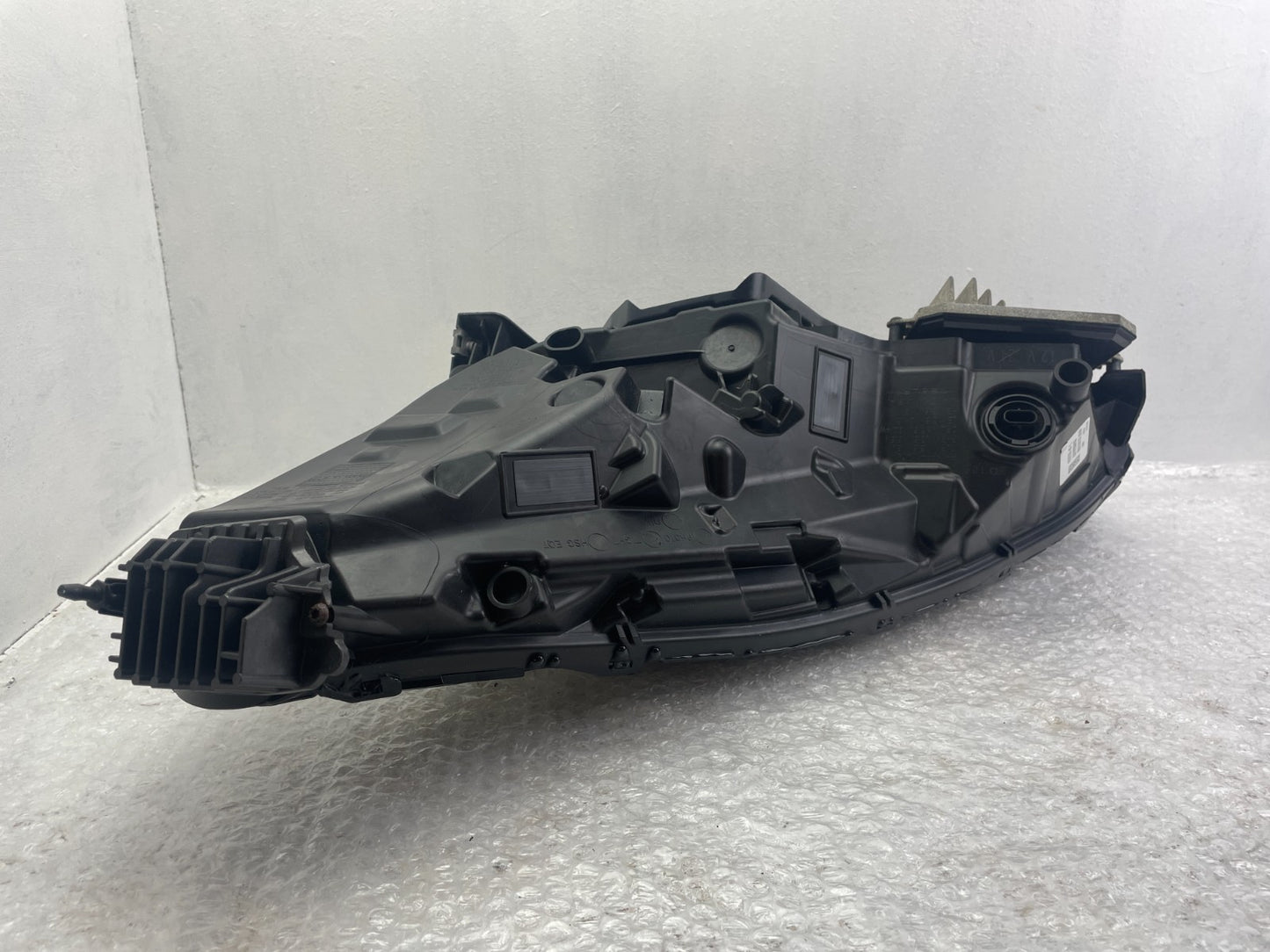 Original Tesla Model 3 LED Scheinwerfer rechts 1077376-00C6