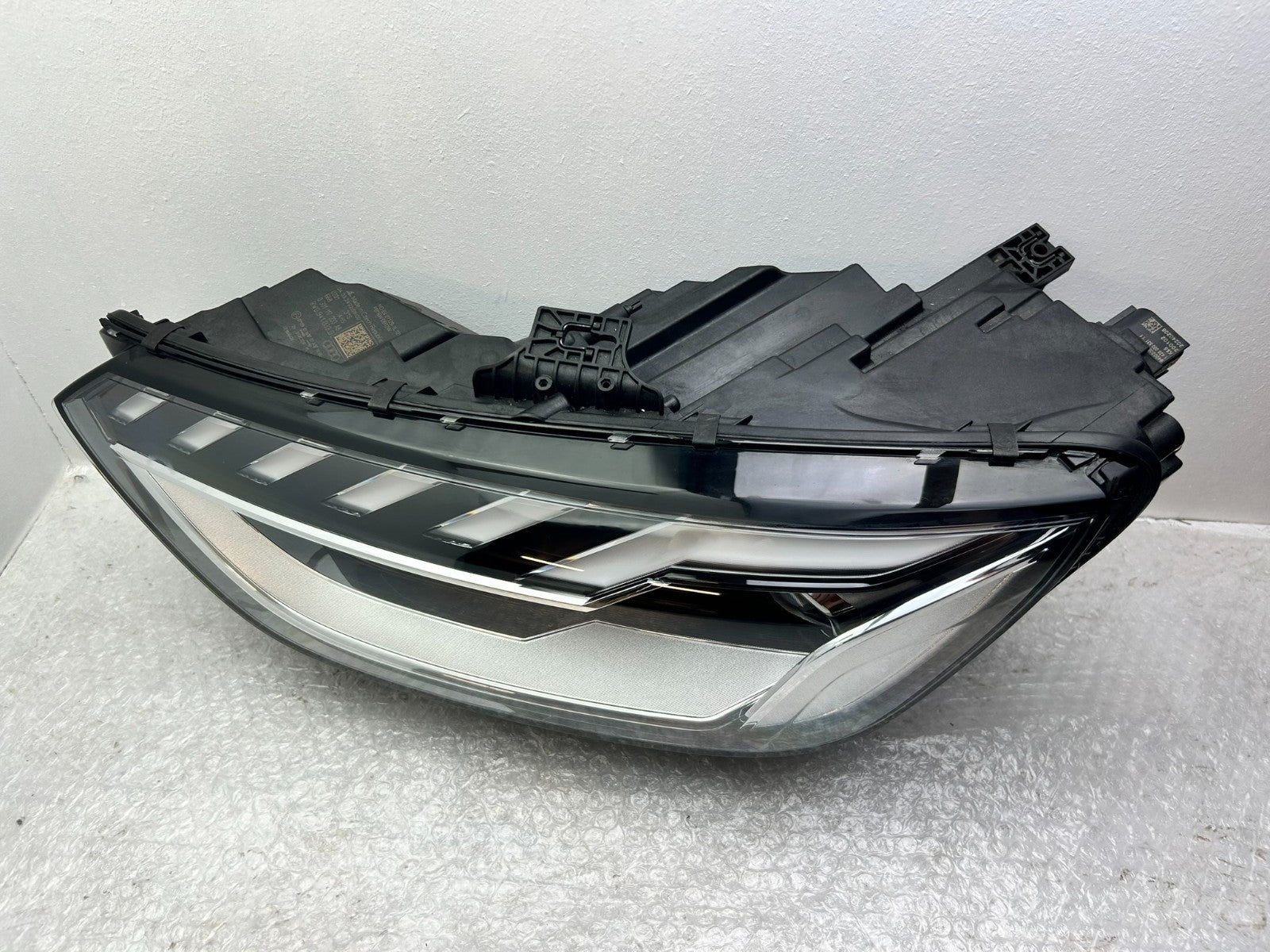 Original Audi A4 8W B9 LED Scheinwerfer links 8W0941033D3