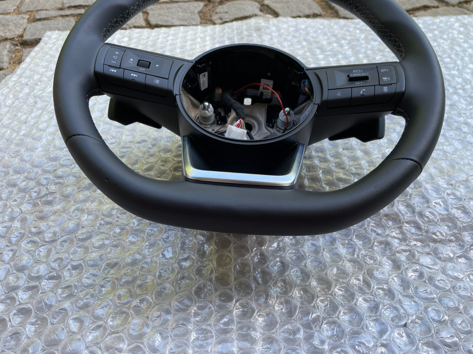 Original Nissan Qashqai J12 Lenkrad Leder 484306UG0D1