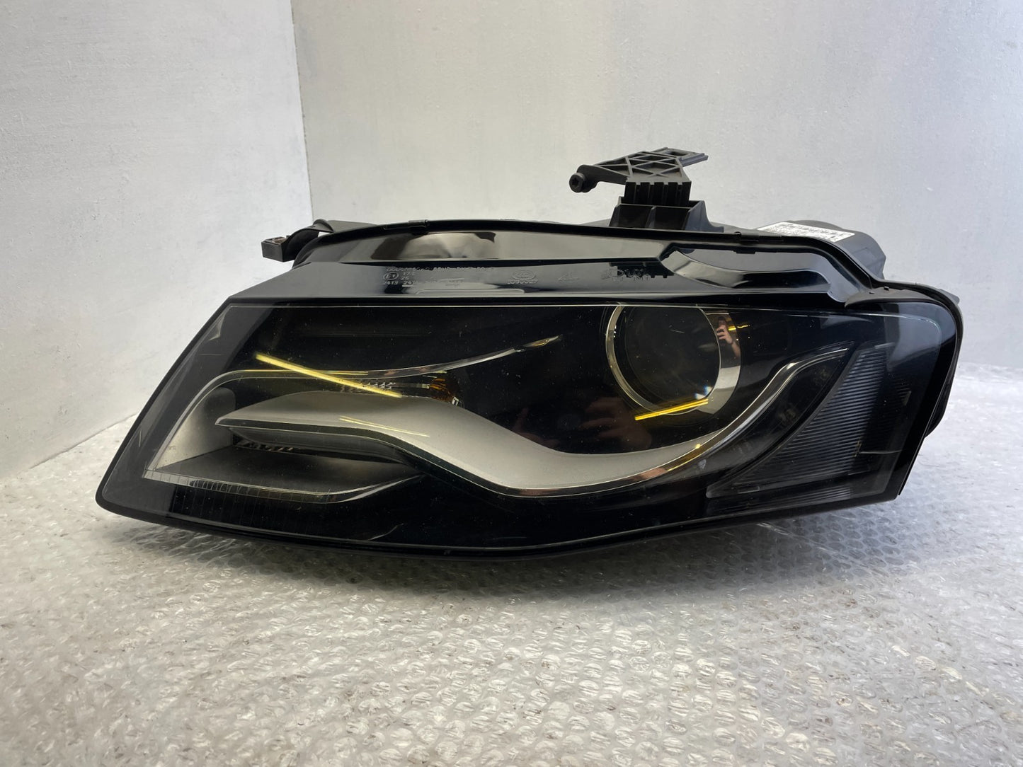 Original Audi A4 Xenon LED Scheinwerfer links 8K0941003S0