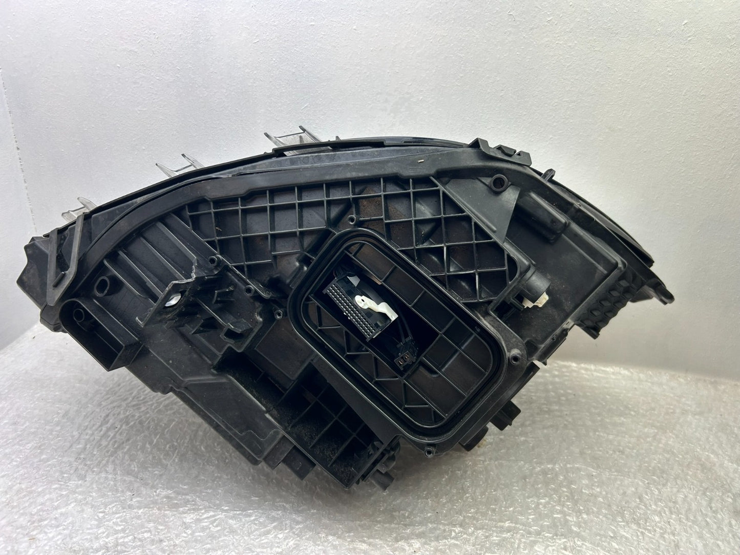 Original Mercedes W246 GLA Scheinwerfer links A24790635059