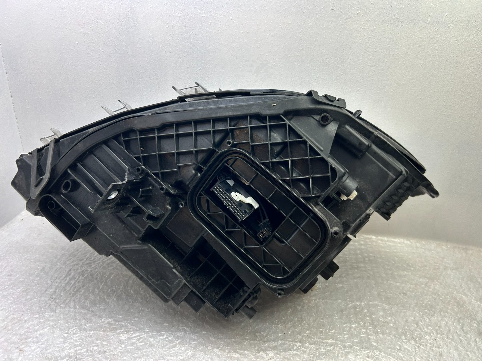 Original Mercedes W246 GLA Scheinwerfer links A24790635059